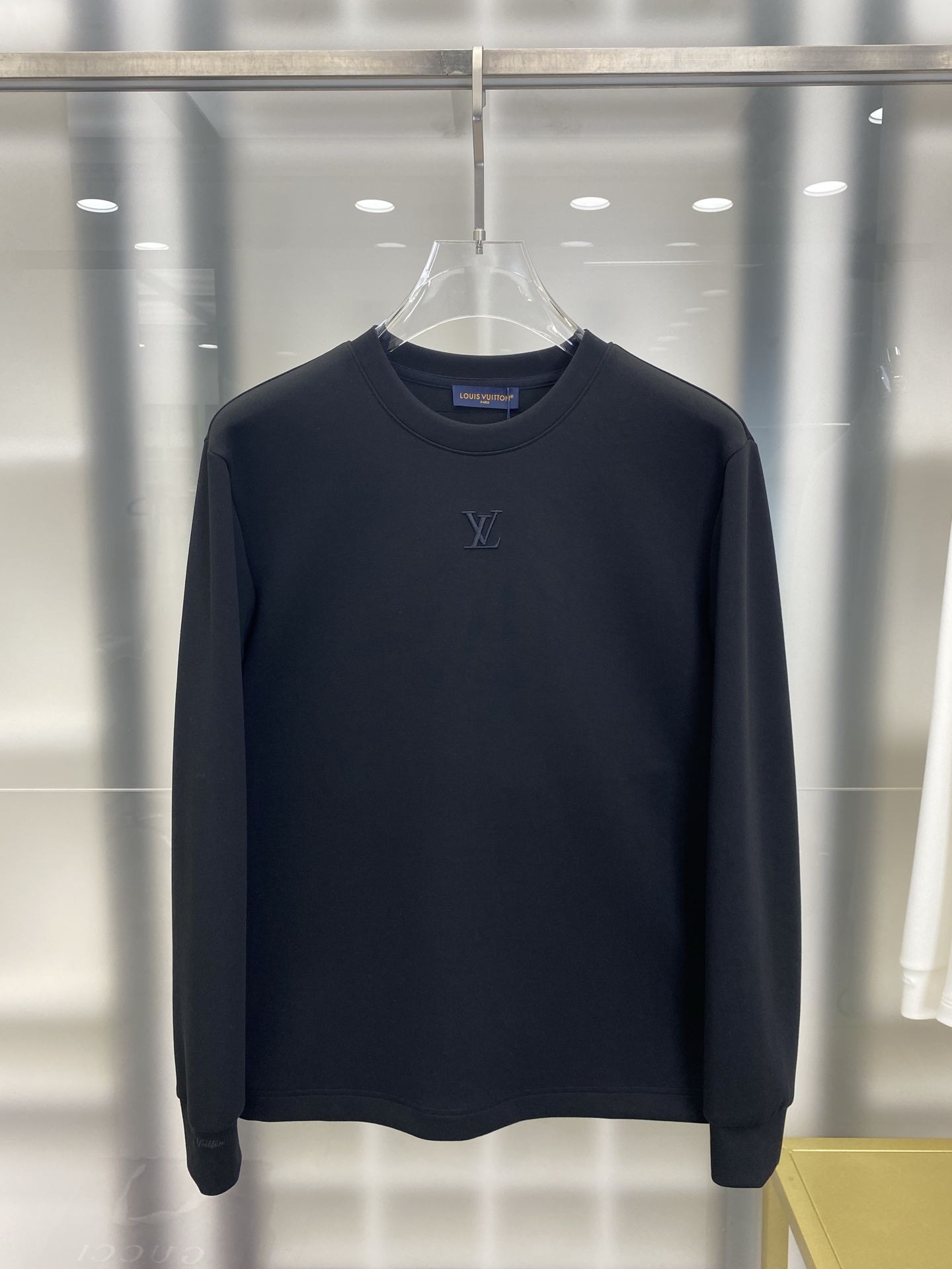 LV  2025秋冬专柜新款 时尚休闲打底衫长袖T恤，精选进口高密度双面拉架棉面料，精致原版logo打造