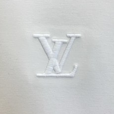 LV 2025秋冬专柜新款 时尚休闲打底衫长袖T恤,精选进口高密度双面拉架棉面料,精致原版logo打造 LV 2025秋冬专柜新款 时尚休闲打底衫长袖T恤,精选进口高密度双面拉架棉面料,精致原版logo打造