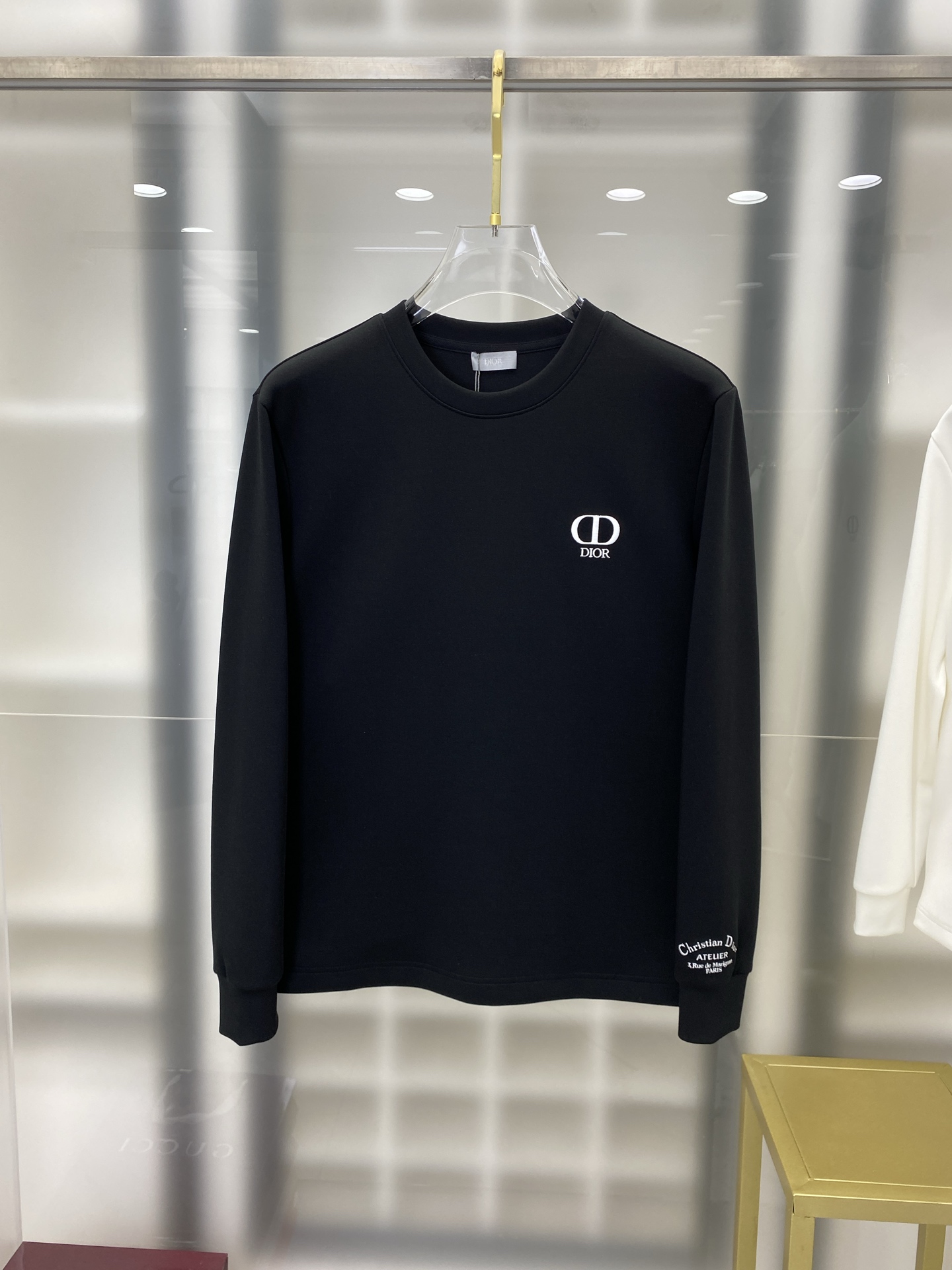 NO:550458,Dior 2025 autumn and winter counter new style, fashionable and casual base shirt, long-sleeved T-shirt, selected imported high-density double-sided cotton fabric, exquisite original logo, excellent comfort and breathability, excellent soft, wrinkle-resistant elasticity and drooping. Whether it is single or inner wear, it is very handsome, which conforms to the practical dressing habits of men, pursues luxury, noble and elegant style, and creates extraordinary men's taste. The visual effect is very good, the grade is extremely high, simple and fashionable, and a must-have choice for casual business!  Code number M-3XL EEE7,,dior,tees,t-shirt,alexander wang19860909迪奥 2025秋冬专柜新款 时尚休闲打底衫长袖T恤,精选进口高密度双面拉架棉面料,精致原版logo打造,舒适性与透气性兼优,柔软抗皱弹性和垂性极佳,无论是单穿或是内搭都是帅气十足,吻合了男性实用穿衣习惯,追求奢华高贵优雅风范,打造不凡男士品味,视觉效果非常赞,档次极高,简约时尚,休闲商务必备之选！ 码数M-3XL EEE7,,dior,tees，t-shirt,alexander wang,Men's clothing