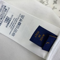 LV 2025秋冬专柜新款 时尚休闲打底衫长袖T恤,精选进口高密度双面拉架棉面料,精致原版logo打造 LV 2025秋冬专柜新款 时尚休闲打底衫长袖T恤,精选进口高密度双面拉架棉面料,精致原版logo打造