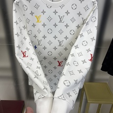 LV 2025秋冬专柜新款 时尚休闲打底衫长袖T恤,精选进口高密度双面拉架棉面料,精致原版logo打造 LV 2025秋冬专柜新款 时尚休闲打底衫长袖T恤,精选进口高密度双面拉架棉面料,精致原版logo打造