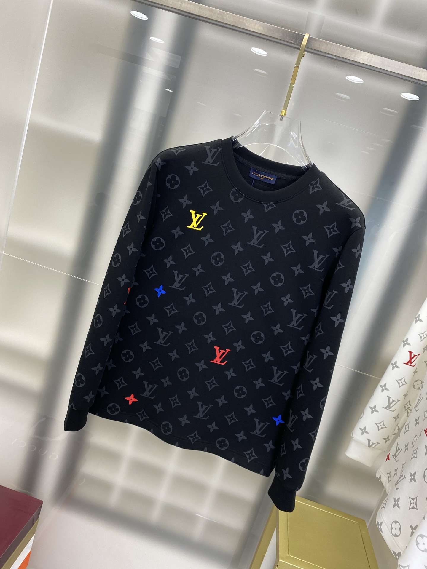 LV  2025秋冬专柜新款 时尚休闲打底衫长袖T恤，精选进口高密度双面拉架棉面料，精致原版logo打造