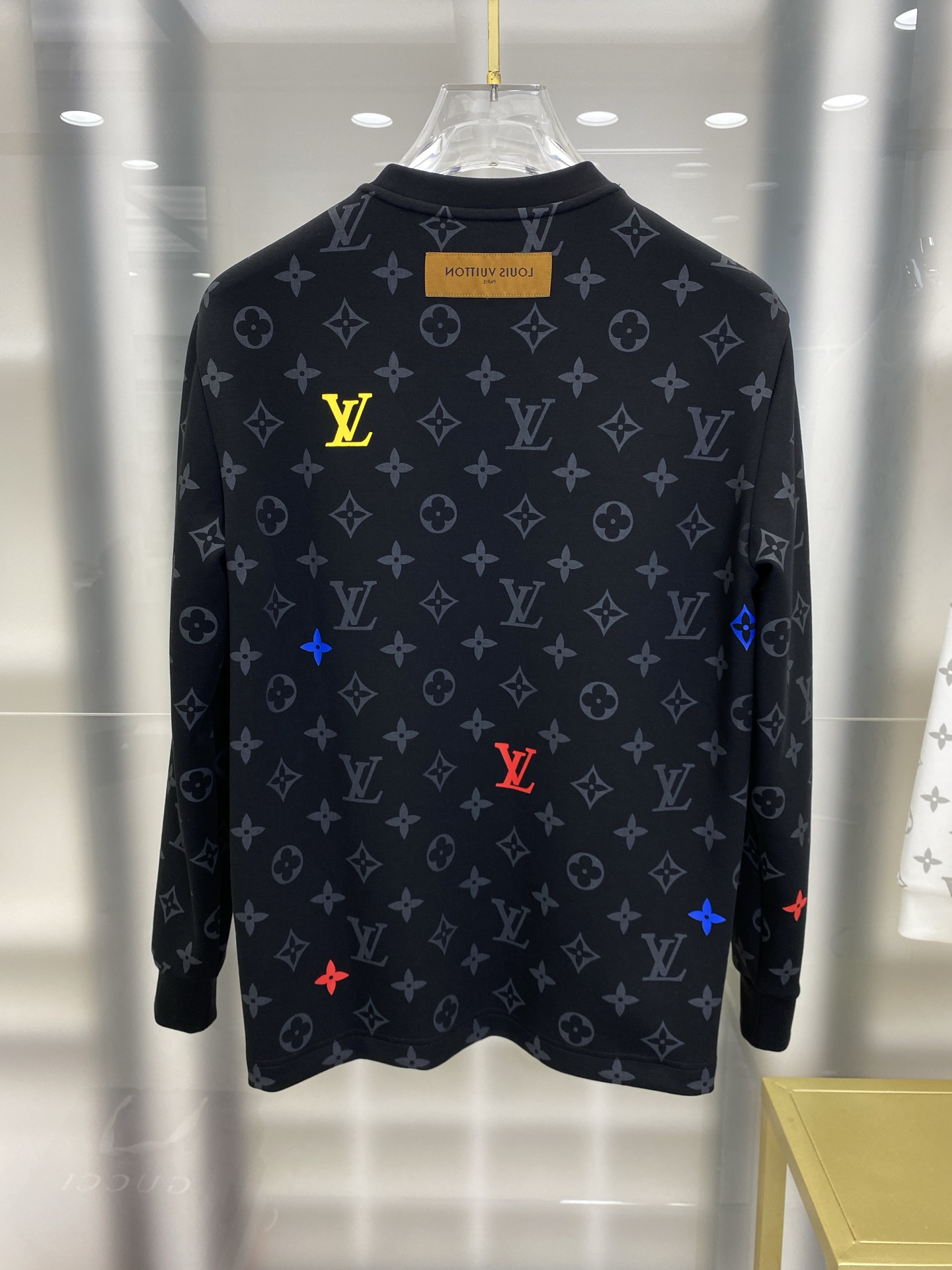 LV  2025秋冬专柜新款 时尚休闲打底衫长袖T恤，精选进口高密度双面拉架棉面料，精致原版logo打造