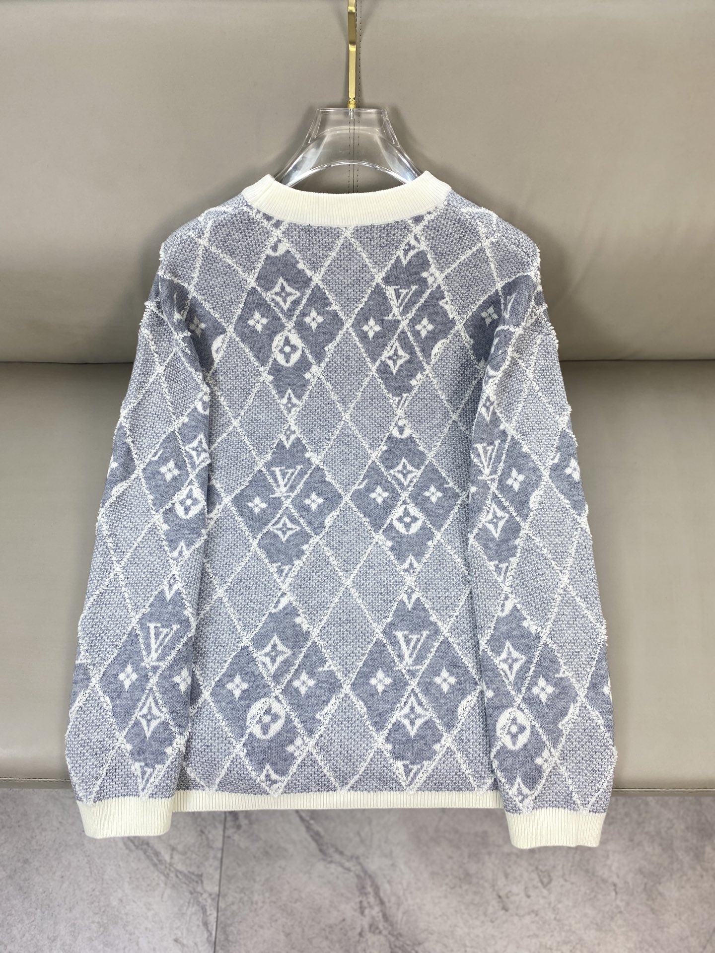 Louis Vuitton Wool Sweater - Classic Fit, Luxurious Comfort, and Timeless Style 9 i1760350535384 7023 0 7