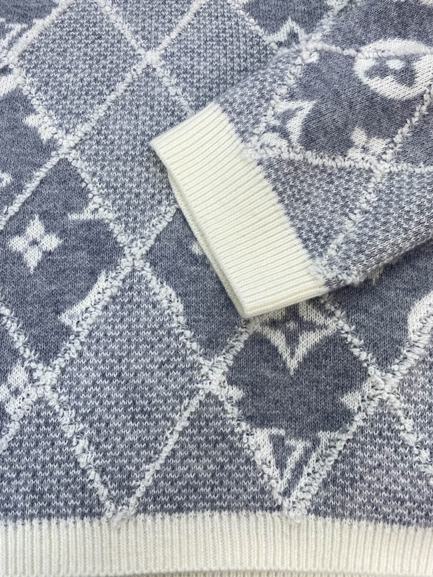 Louis Vuitton Wool Sweater - Classic Fit, Luxurious Comfort, and Timeless Style 6 i1760350535486 289 0 4