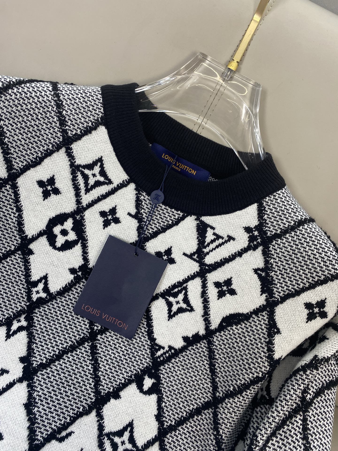 Louis Vuitton Wool Sweater - Luxurious Comfort & Timeless Style 4 i1760350559550 2227 0 2