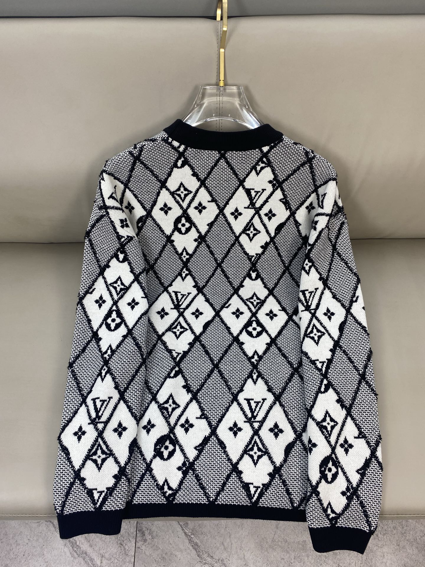 Louis Vuitton Wool Sweater - Luxurious Comfort & Timeless Style 9 i1760350566415 9633 0 7