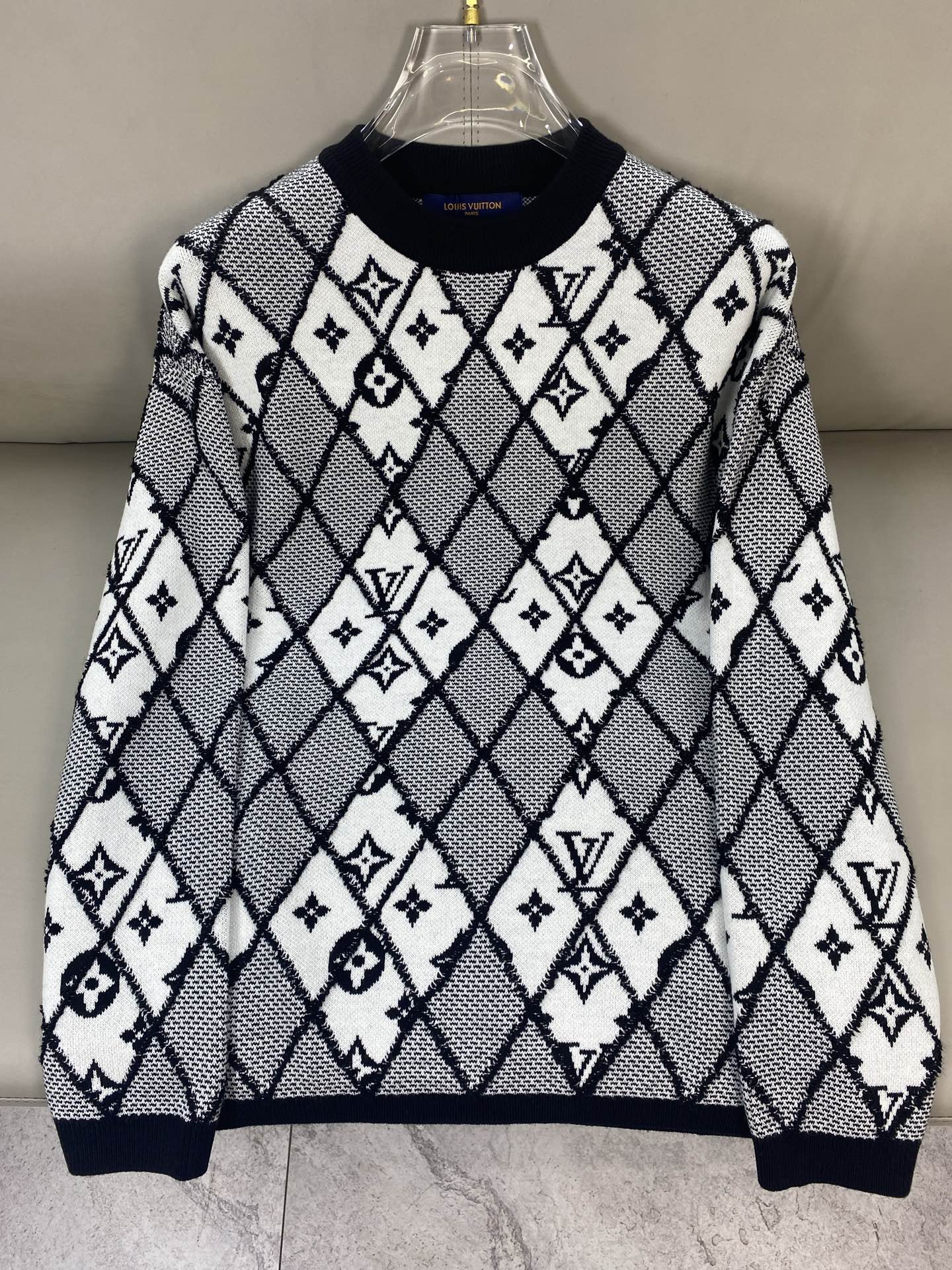 Louis Vuitton Wool Sweater - Luxurious Comfort & Timeless Style 3 i1760350566662 4751 0 1