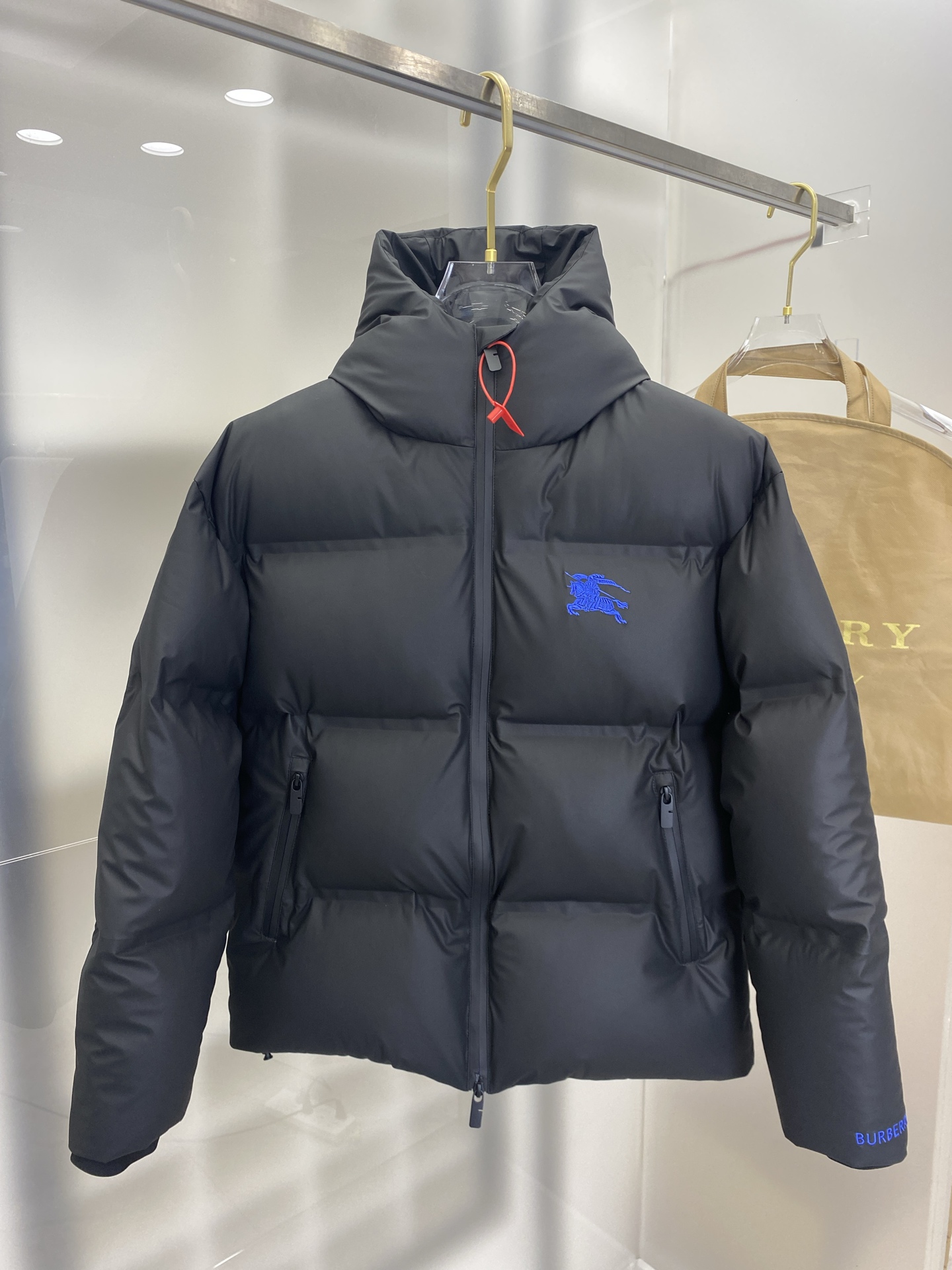 ，高版本-羽绒上新⬆️ Burberry 巴宝莉黑科技压胶羽绒外套(⚠️压胶高版本) 冬装新品，高端定制