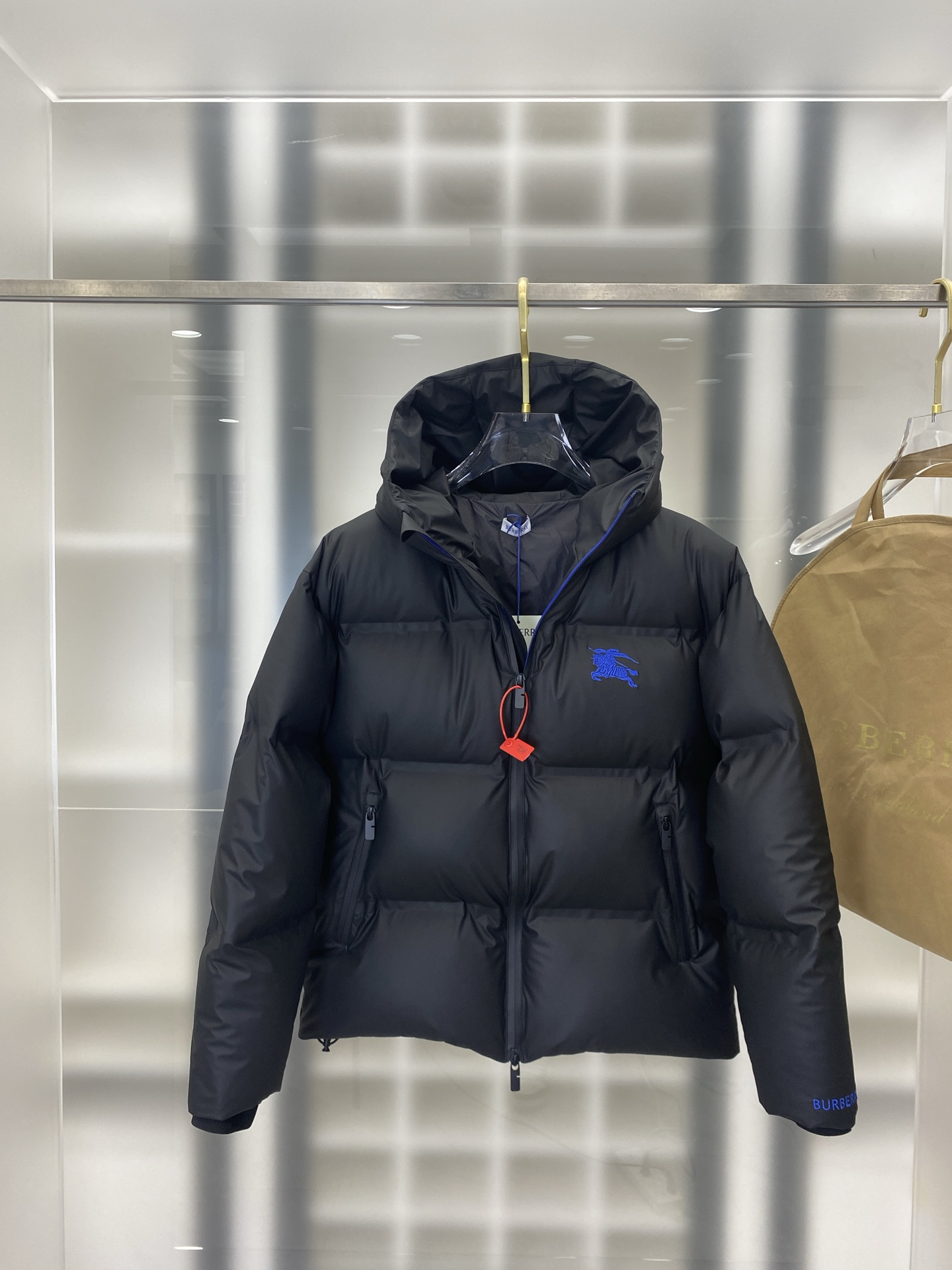 ，高版本-羽绒上新⬆️ Burberry 巴宝莉黑科技压胶羽绒外套(⚠️压胶高版本) 冬装新品，高端定制