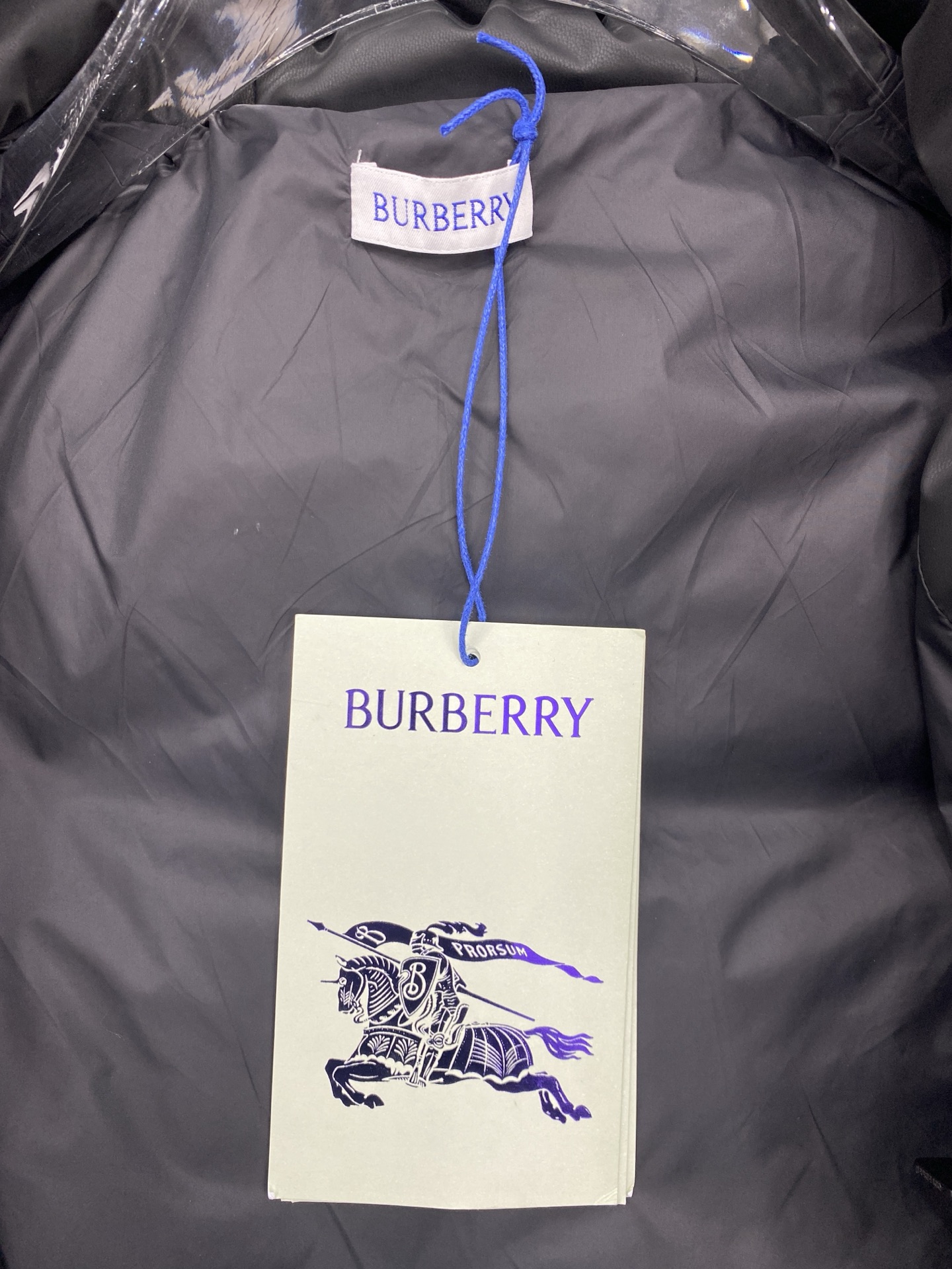 ，高版本-羽绒上新⬆️ Burberry 巴宝莉黑科技压胶羽绒外套(⚠️压胶高版本) 冬装新品，高端定制