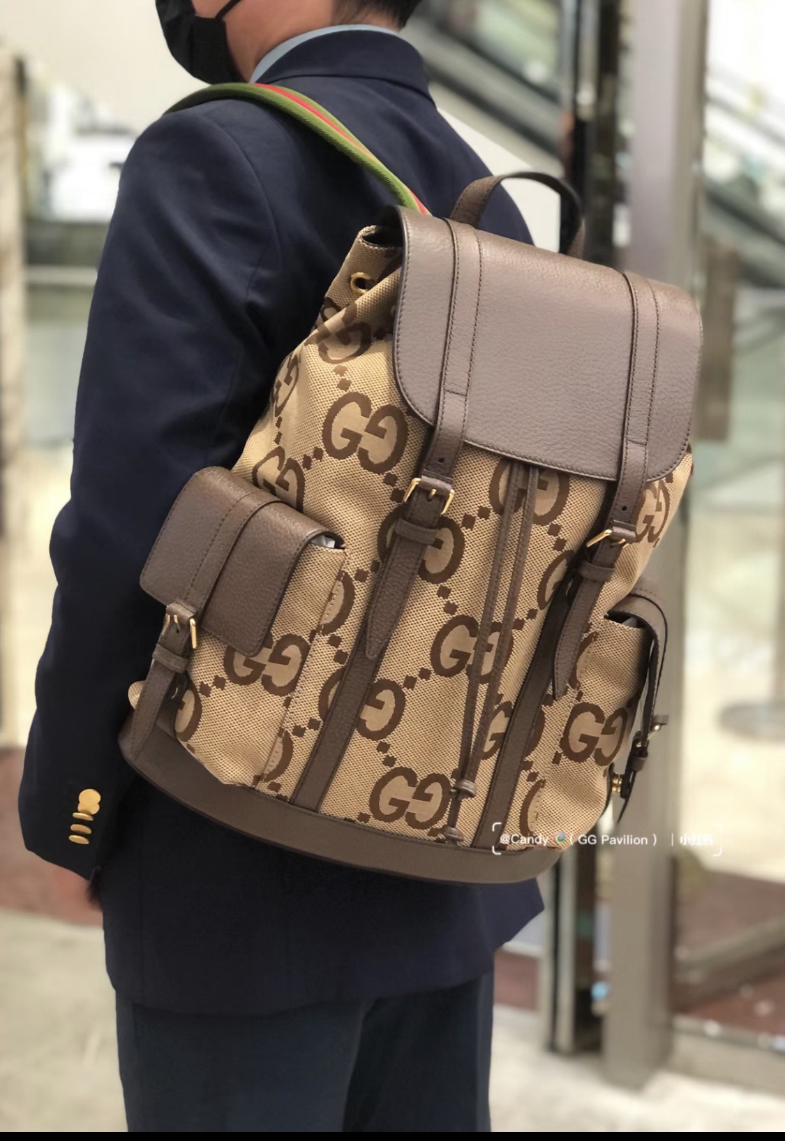 Gucci The cabinet brother carries one