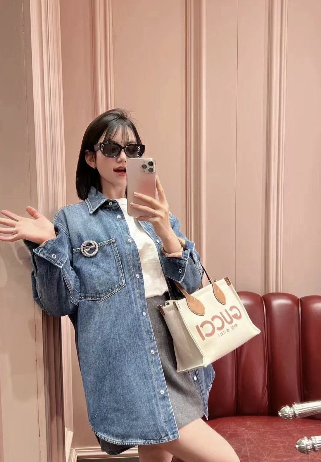 Gucci small tote bag upper body photo