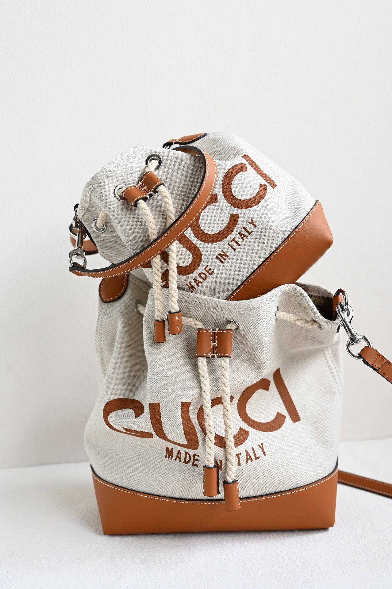 Gucci rare edition counter bucket bag 2 sizes 2 colors"