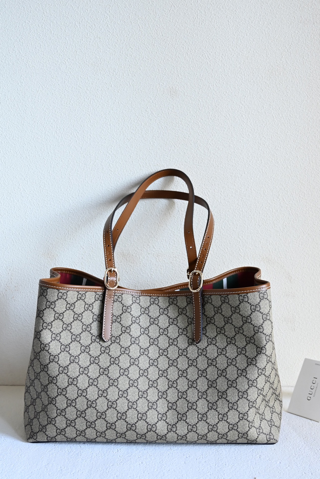 Gucci Product _dm_qfhCfc9Z_S8hFaDLgURdNkM3WL_7ekocxyRA