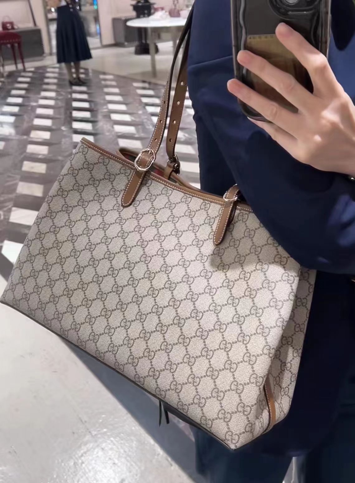 Gucci Upper body figure advanced details