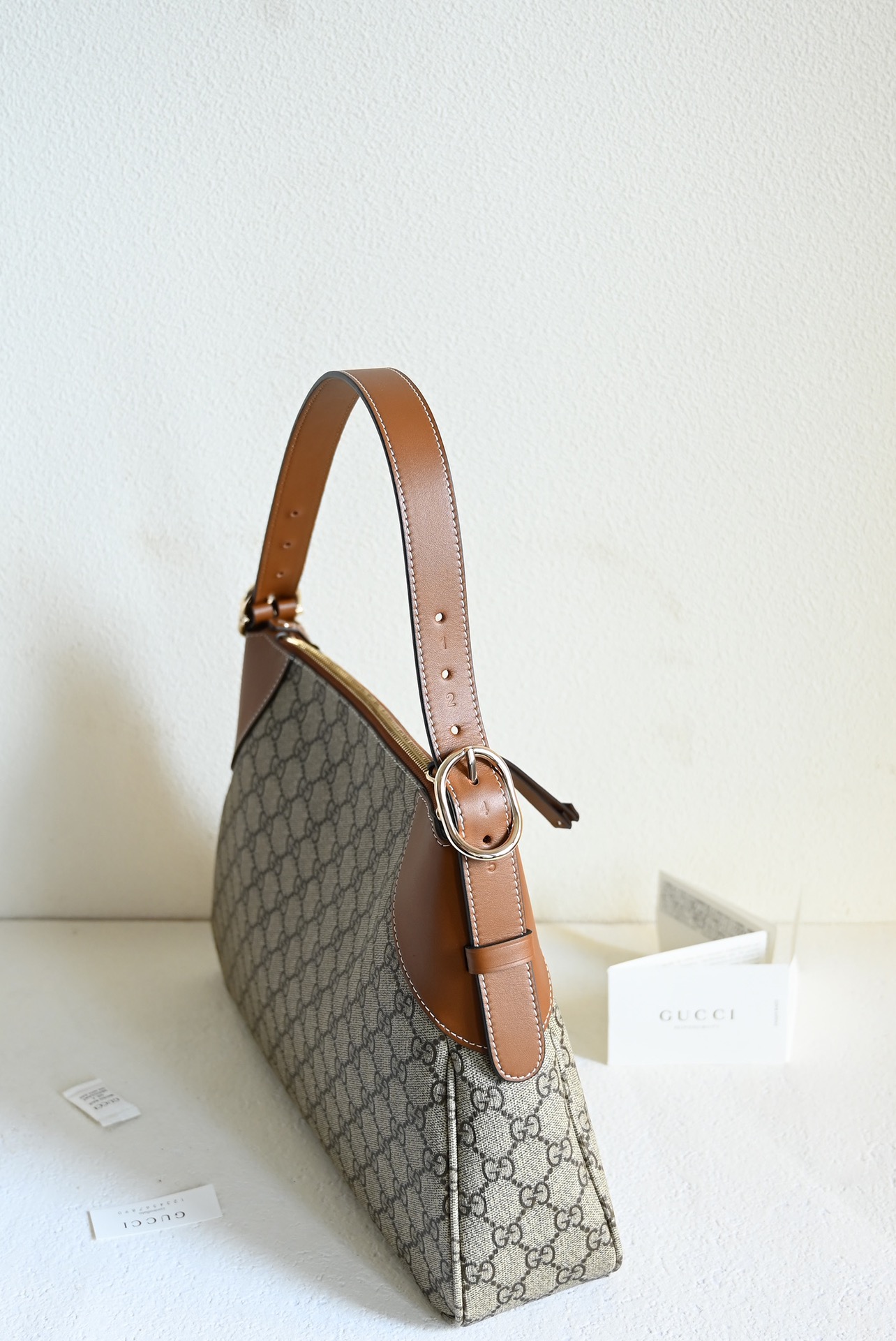 Gucci Rare Edition Counter [New Product] GG This Shopping Bag The GG pattern and striped webbing, two of the brand's most recognizable elements,