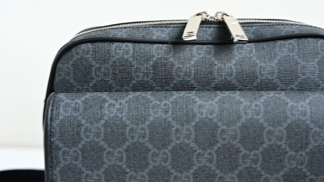 Gucci messenger bag