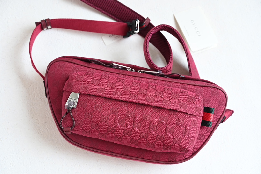 Gucci 24 pairs of new productsSmall GG crossbody bag