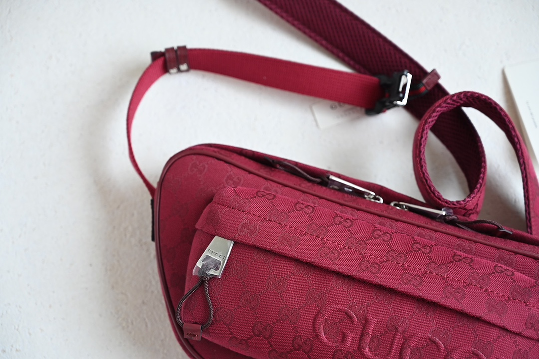 Gucci 24 pairs of new productsSmall GG crossbody bag