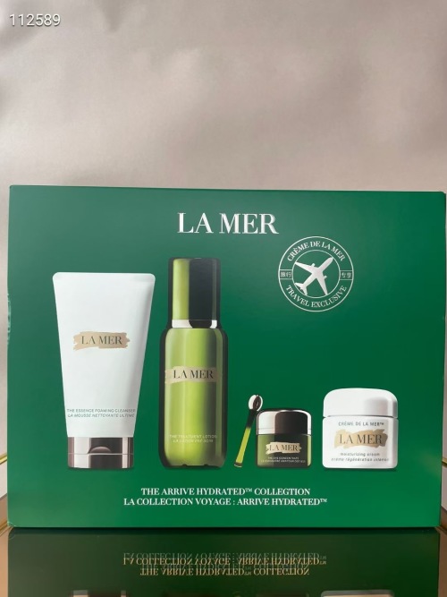 La Mer Hydrated Collection: Cleanser, Essence, Eye Concentrate, Cream Set 1 La Mer Hydrated Collection: Cleanser, Essence, Eye Concentrate, Cream Set