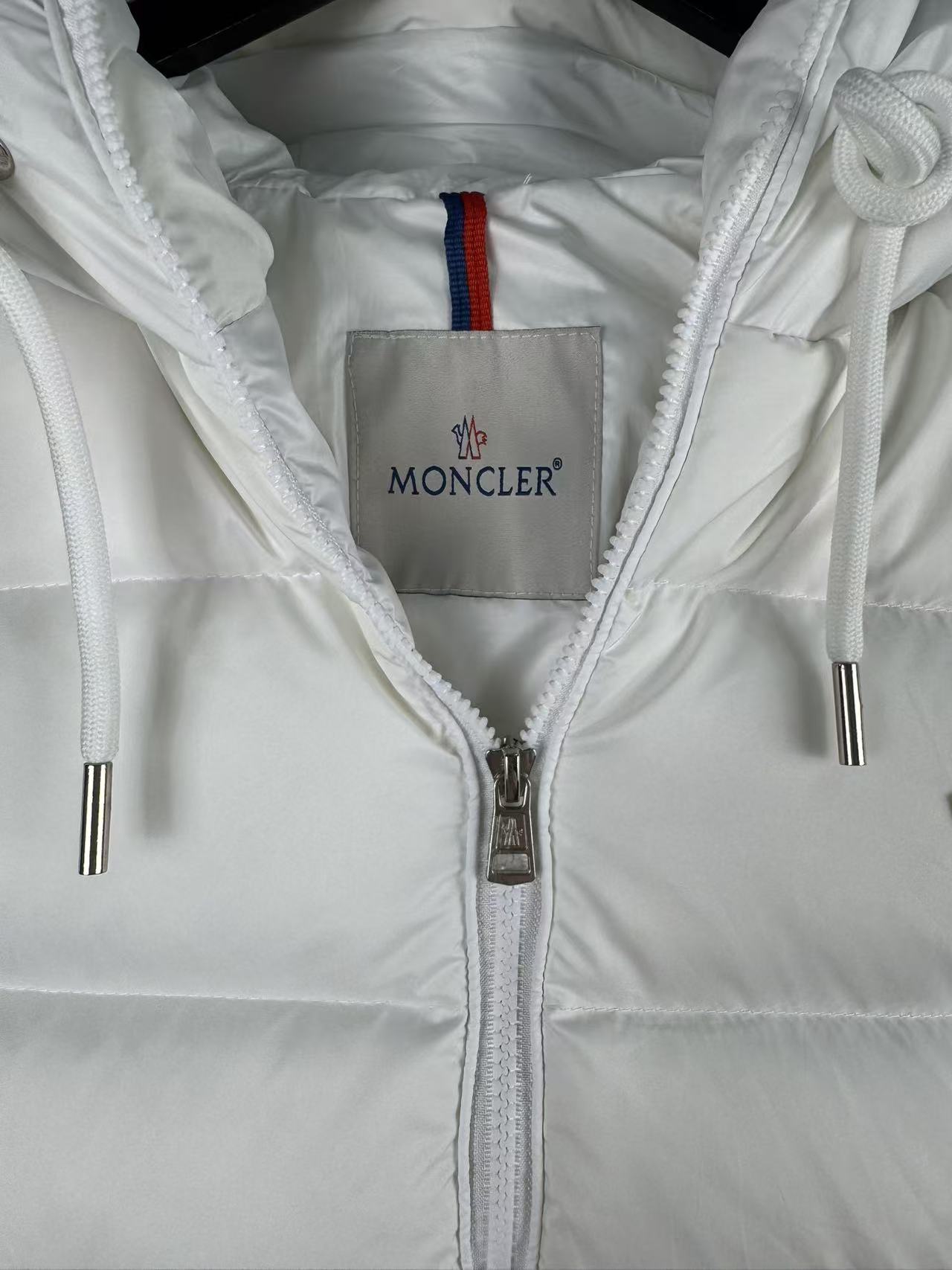 China Replica Moncler Down Jackets MCS0406-2356