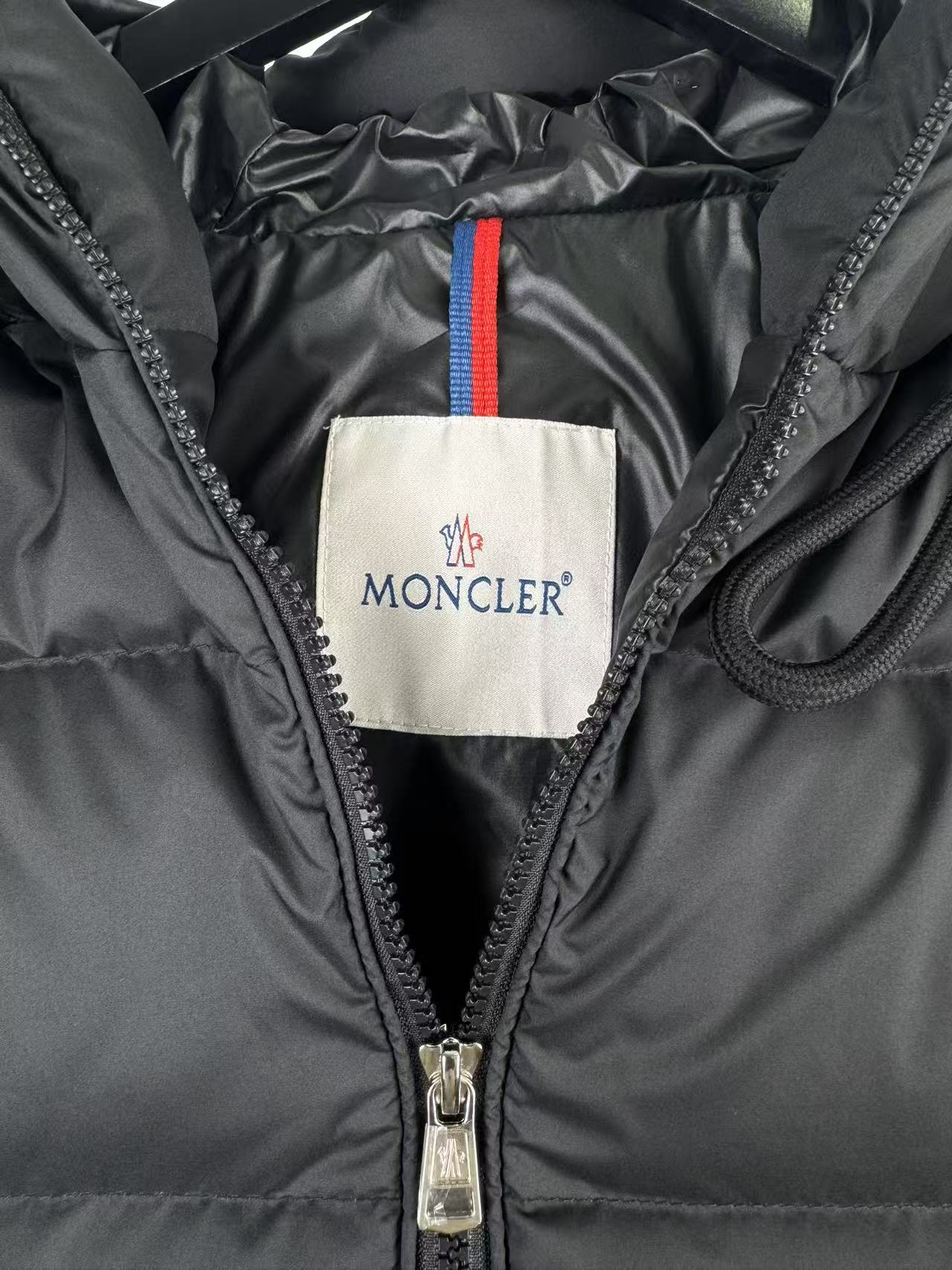 China Replica Moncler Down Jackets MCS0406-2511