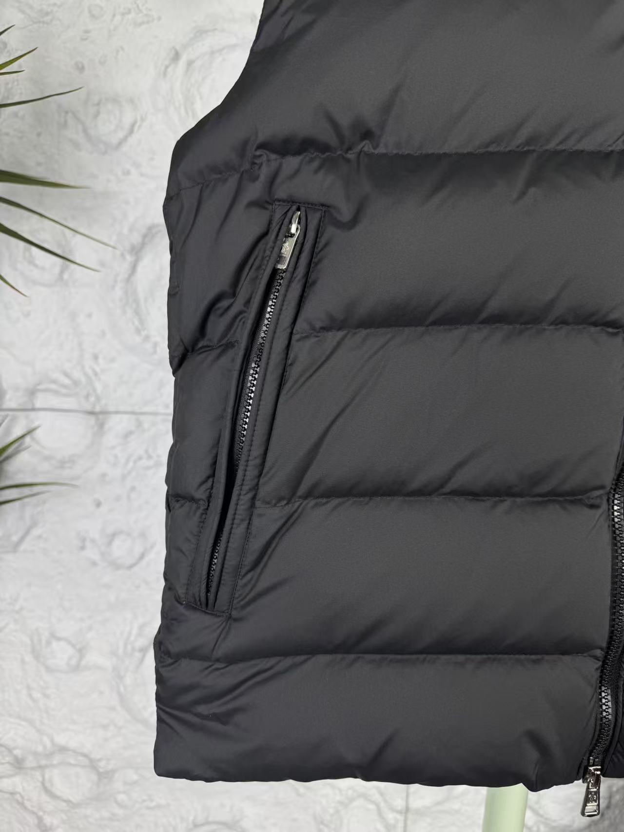 China Replica Moncler Down Jackets MCS0406-2511