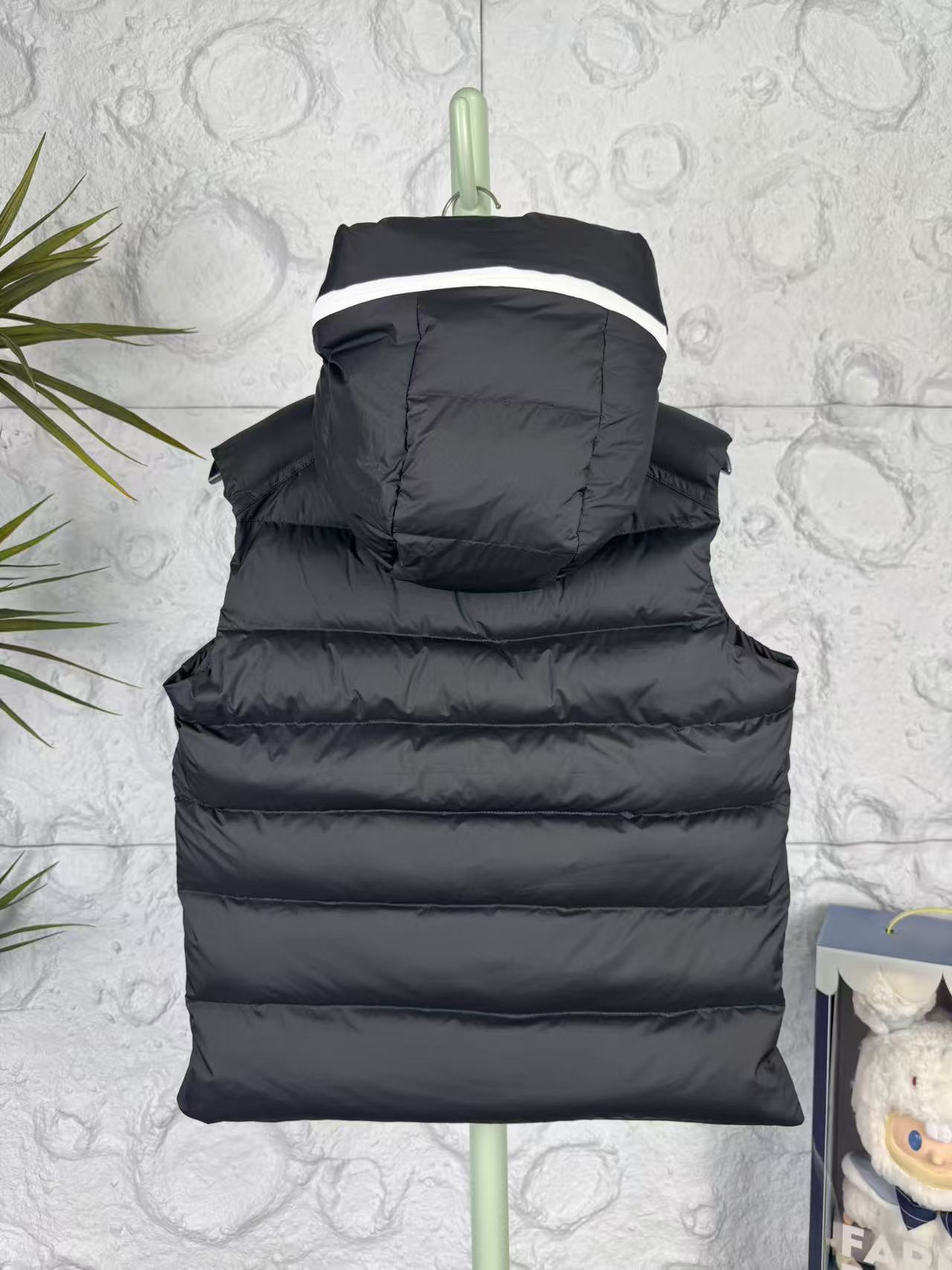 China Replica Moncler Down Jackets MCS0406-2511