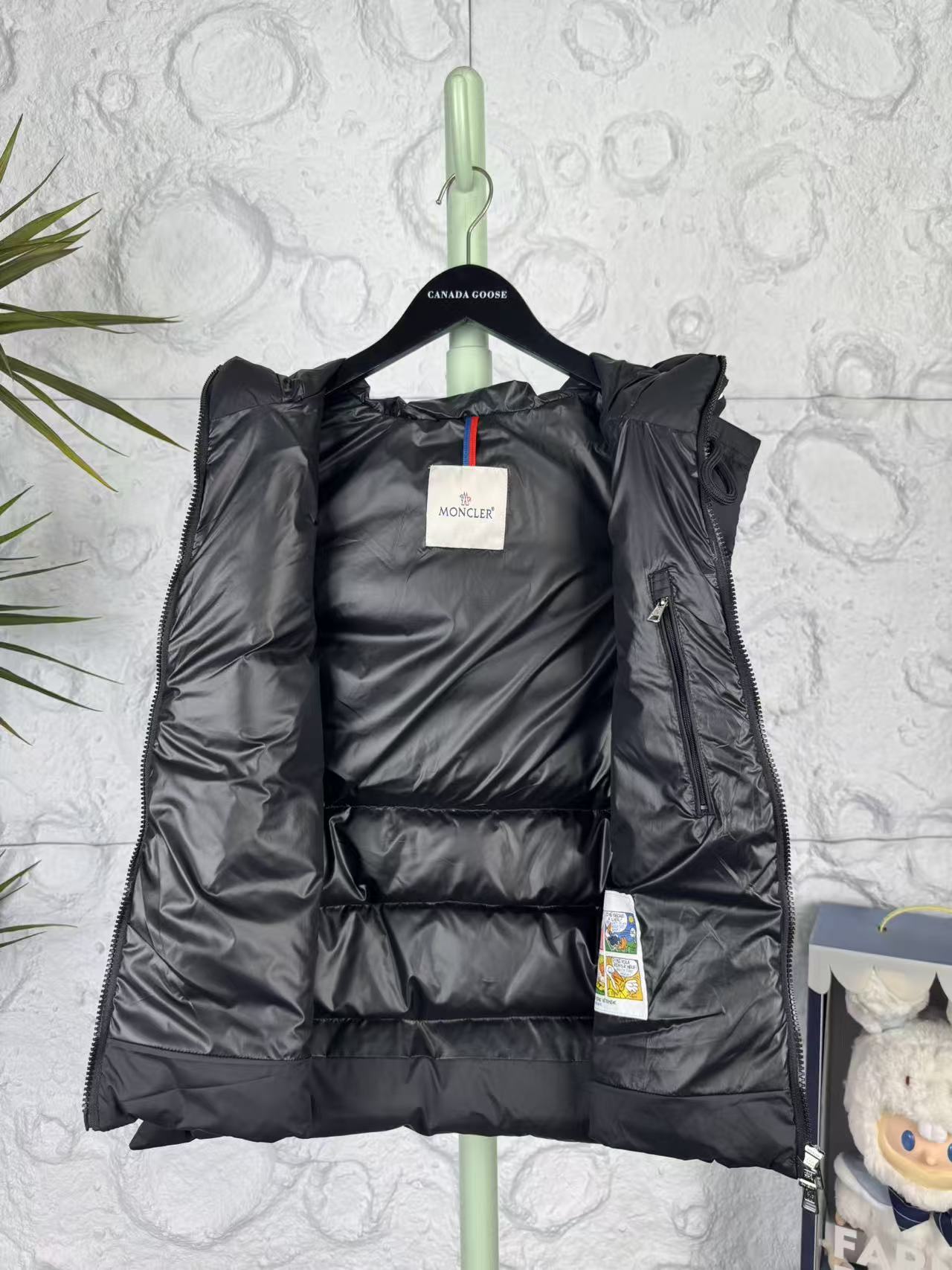 China Replica Moncler Down Jackets MCS0406-2511