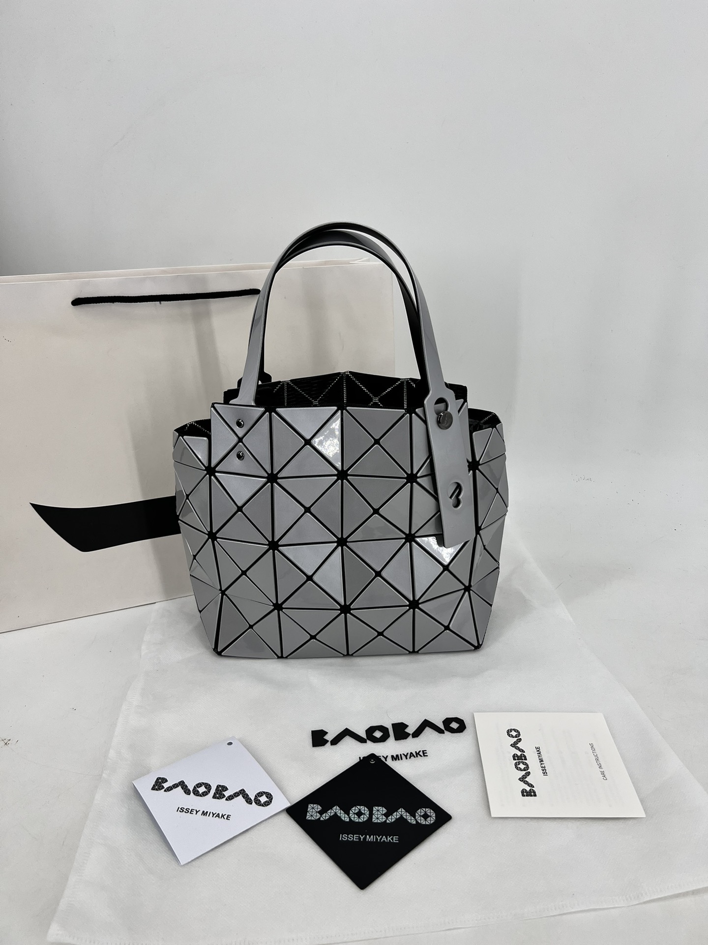 Issey Miyake ～三宅一生 9月新款钻石方盒包大小号 新系列CARAT让人想起宝石的雕刻切割