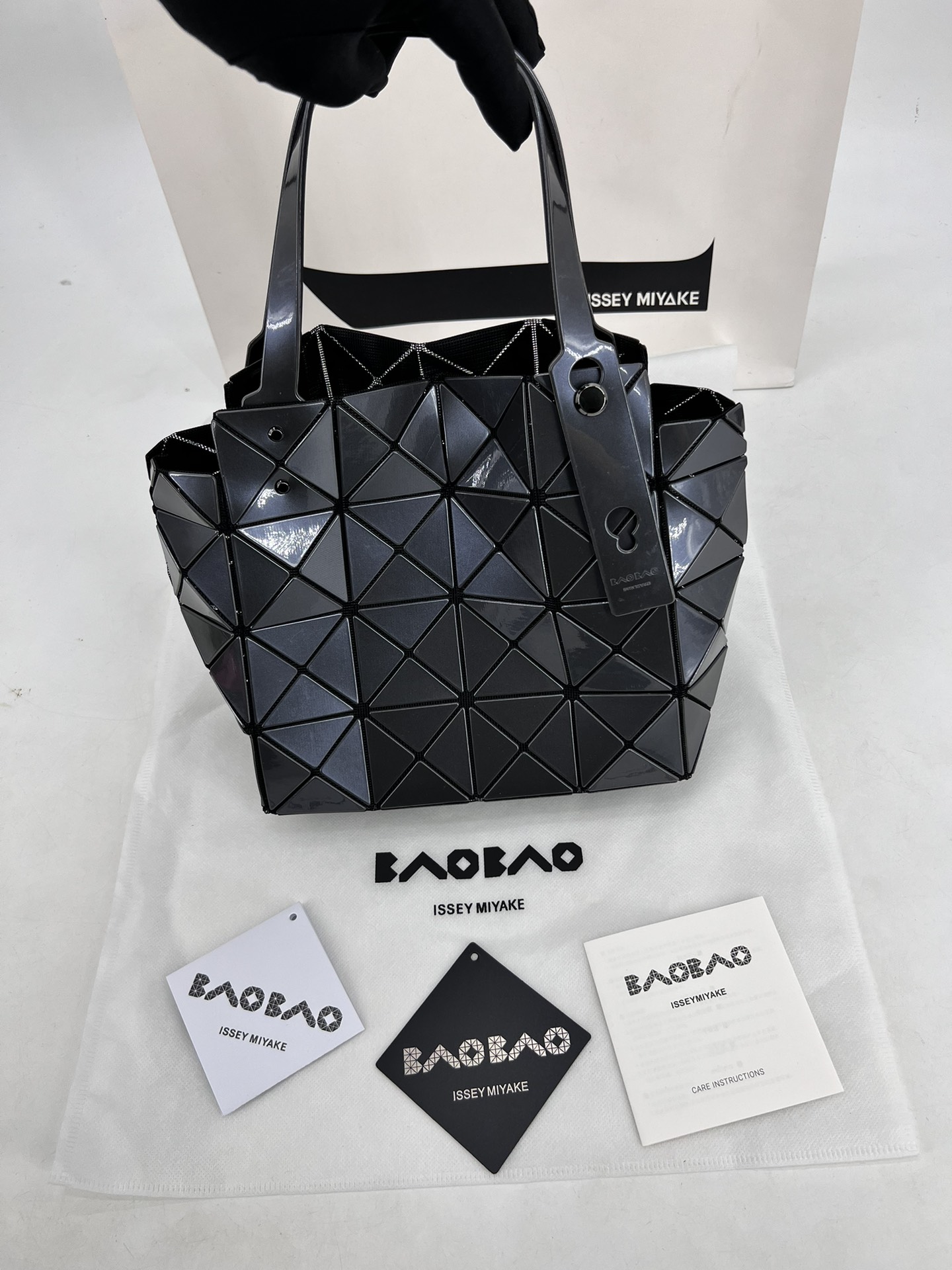 Issey Miyake ～三宅一生 9月新款钻石方盒包大小号 新系列CARAT让人想起宝石的雕刻切割