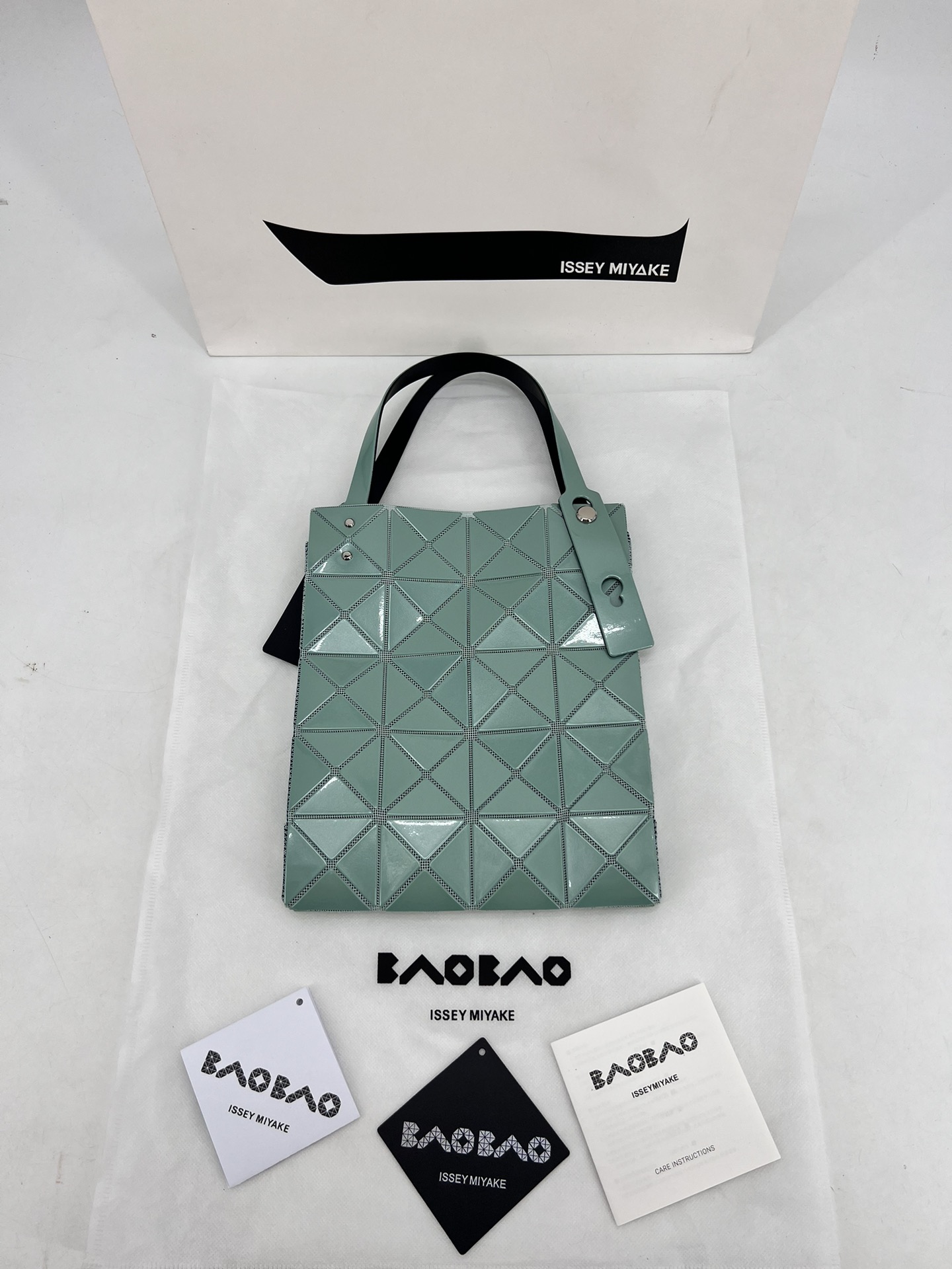 Issey Miyake ～三宅一生 9月新款钻石方盒包大小号 新系列CARAT让人想起宝石的雕刻切割