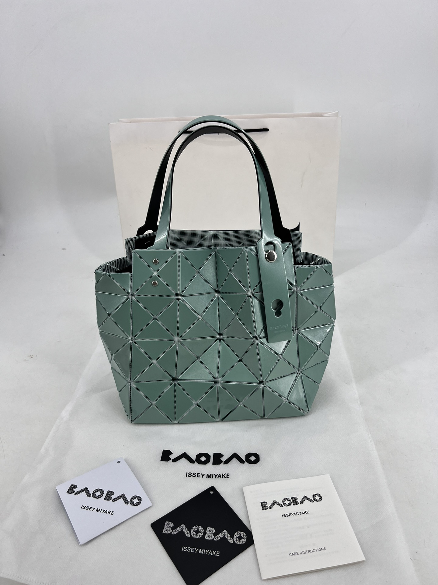 Issey Miyake ～三宅一生 9月新款钻石方盒包大小号 新系列CARAT让人想起宝石的雕刻切割