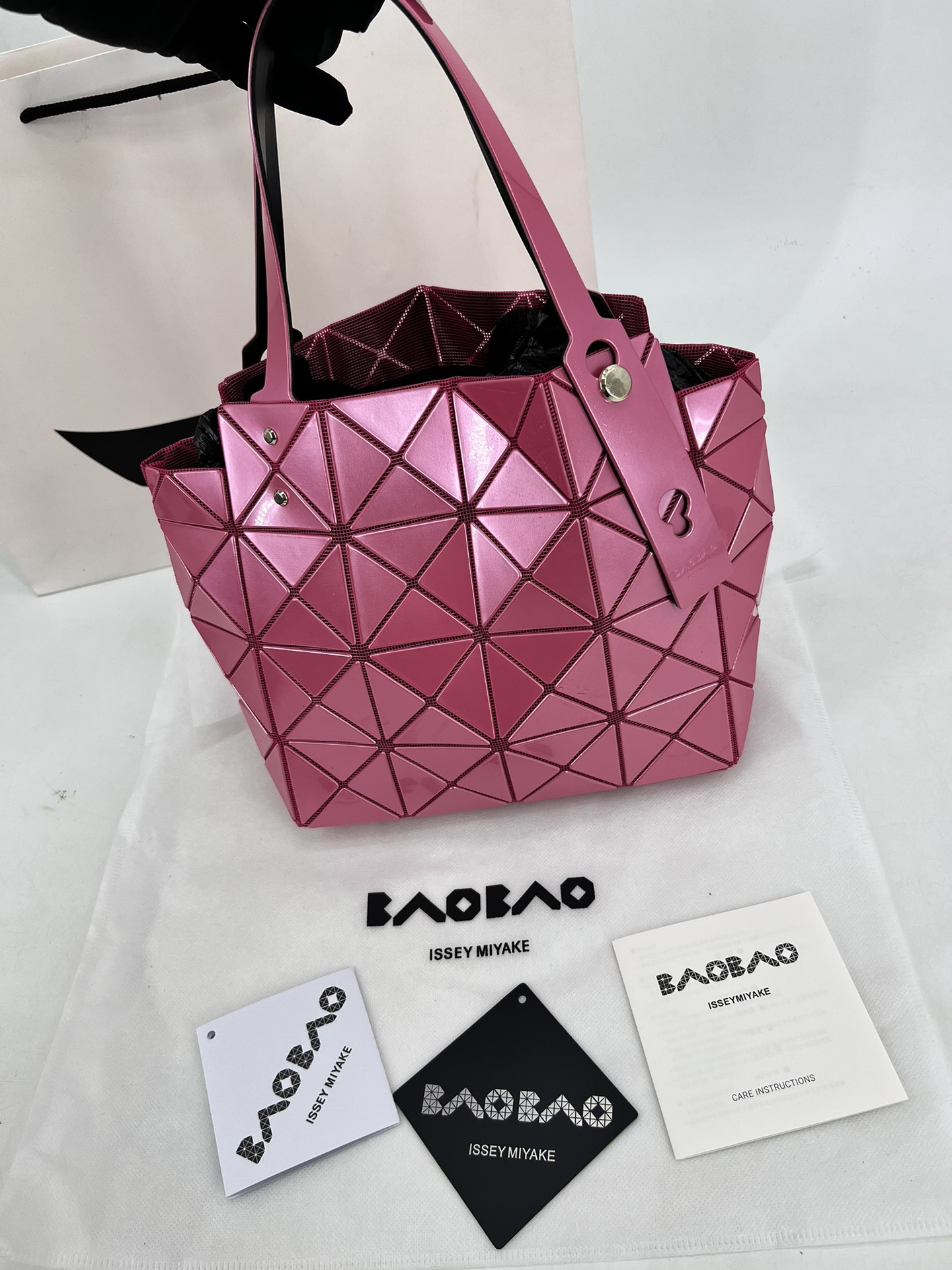 Issey Miyake ～三宅一生 9月新款钻石方盒包大小号 新系列CARAT让人想起宝石的雕刻切割