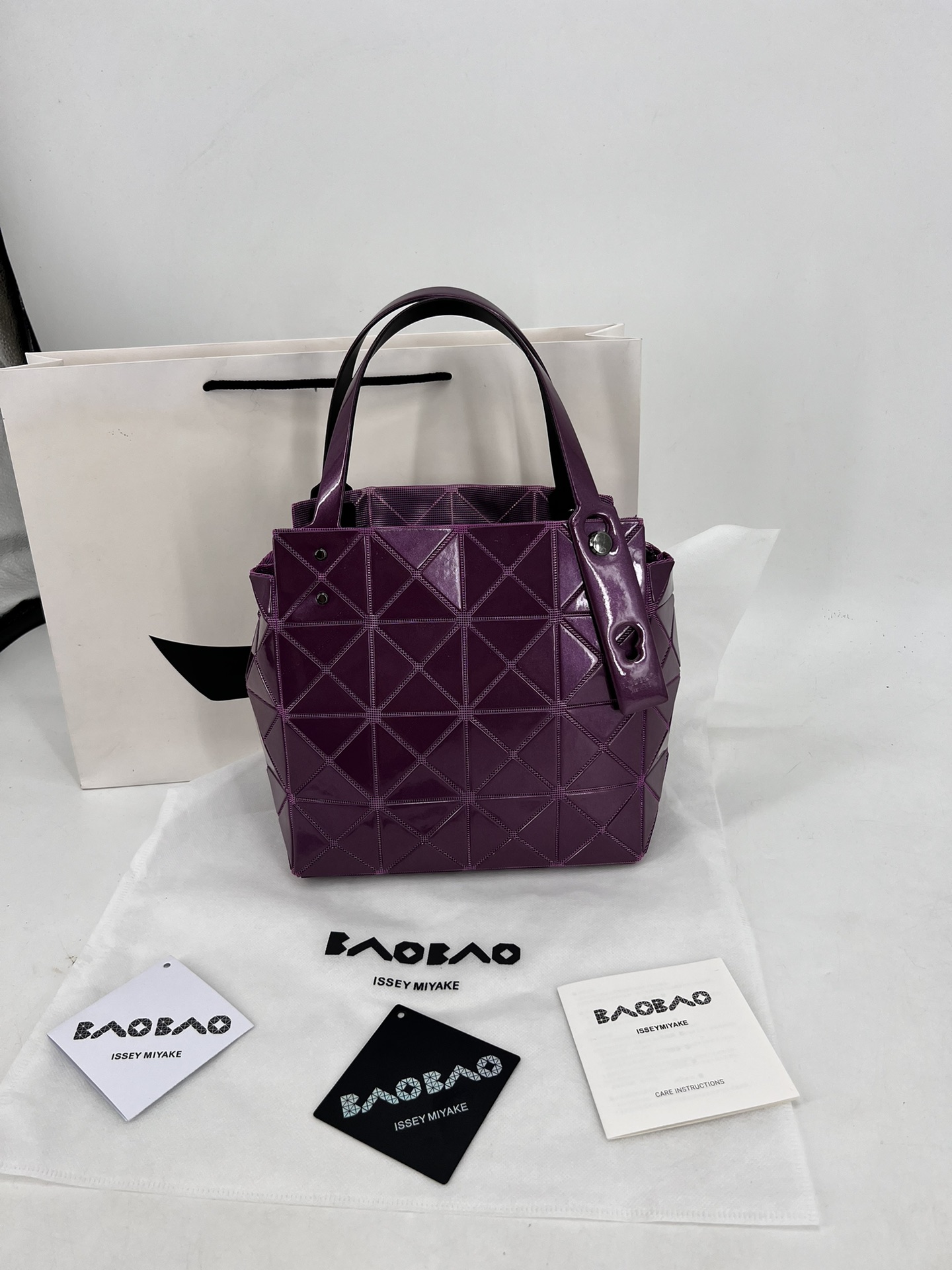 Issey Miyake ～三宅一生 9月新款钻石方盒包大小号 新系列CARAT让人想起宝石的雕刻切割