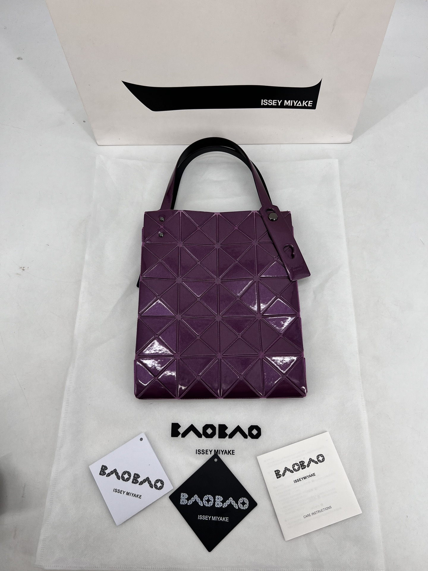 Issey Miyake ～三宅一生 9月新款钻石方盒包大小号 新系列CARAT让人想起宝石的雕刻切割