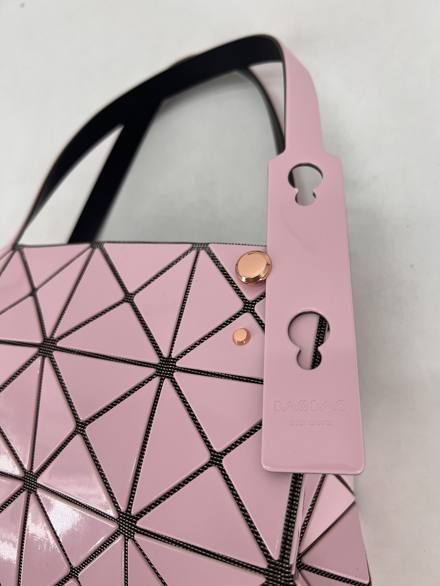 Issey Miyake ～三宅一生 9月新款钻石方盒包大小号 新系列CARAT让人想起宝石的雕刻切割