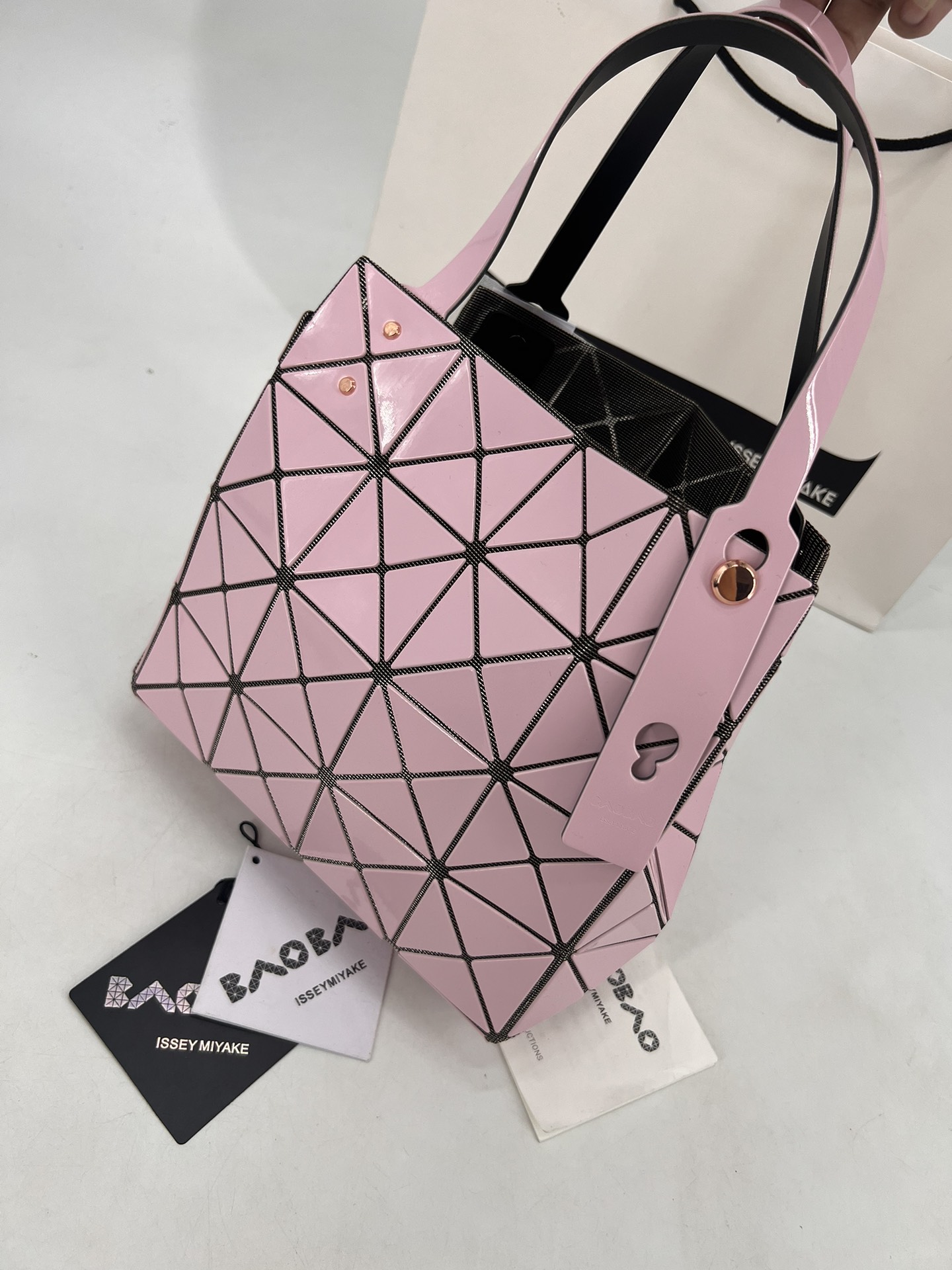 Issey Miyake ～三宅一生 9月新款钻石方盒包大小号 新系列CARAT让人想起宝石的雕刻切割