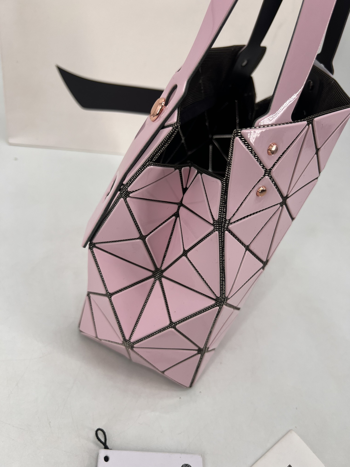 Issey Miyake ～三宅一生 9月新款钻石方盒包大小号 新系列CARAT让人想起宝石的雕刻切割