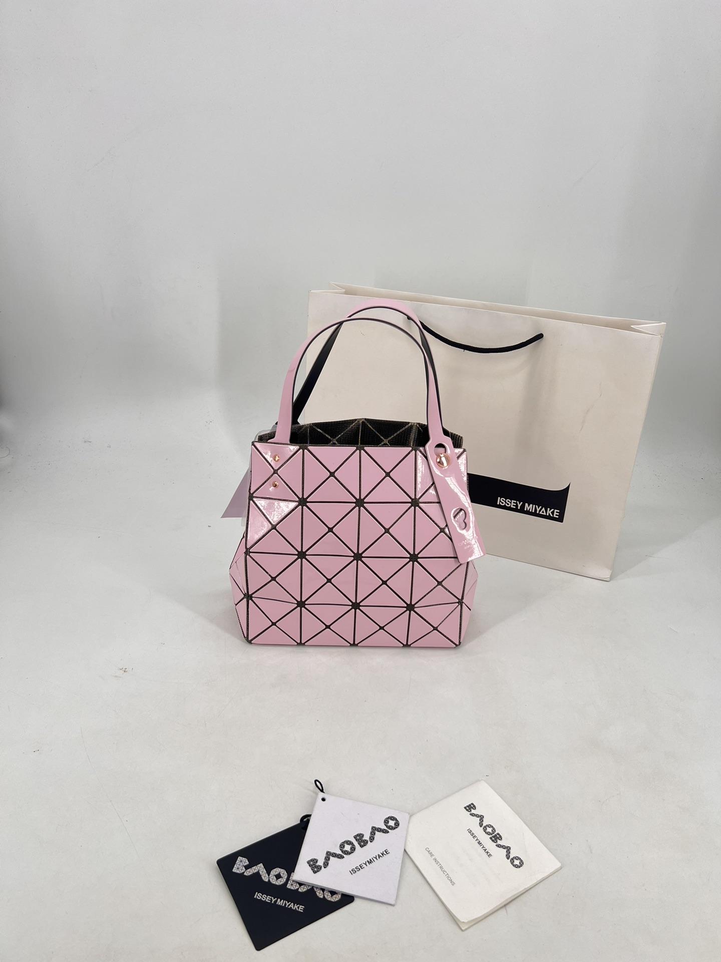 Issey Miyake ～三宅一生 9月新款钻石方盒包大小号 新系列CARAT让人想起宝石的雕刻切割