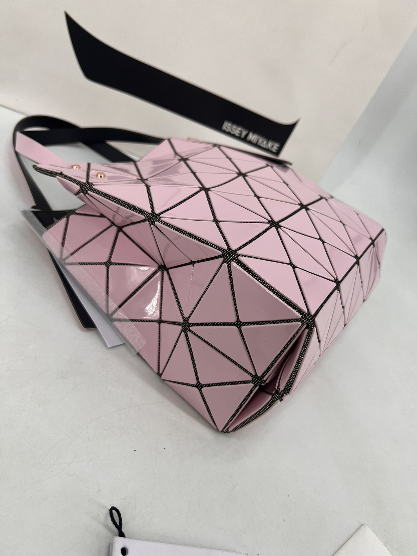 Issey Miyake ～三宅一生 9月新款钻石方盒包大小号 新系列CARAT让人想起宝石的雕刻切割