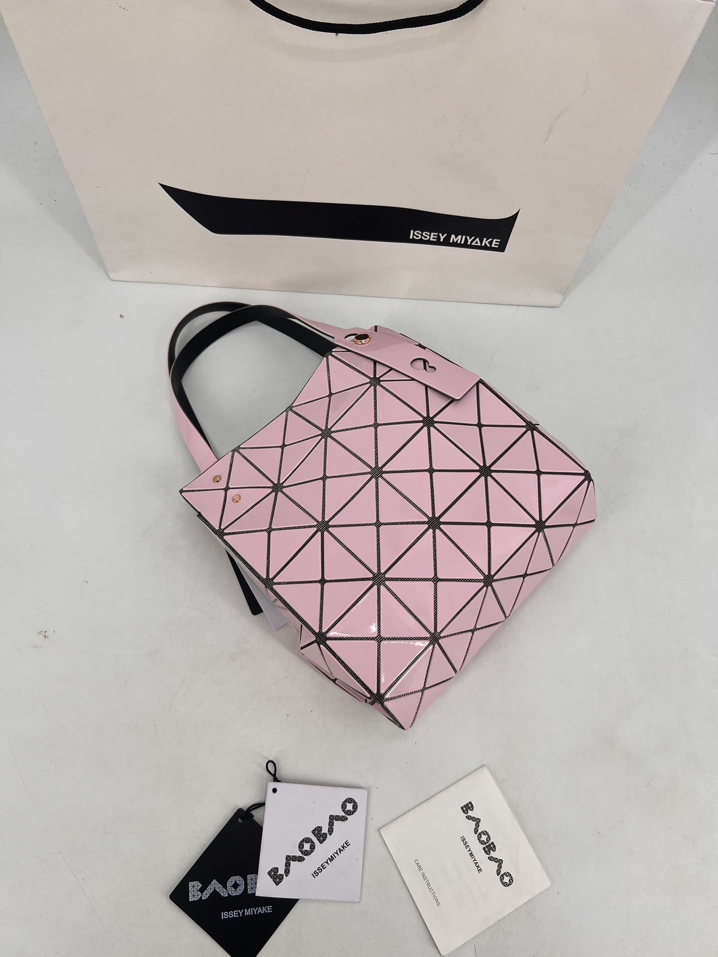 Issey Miyake ～三宅一生 9月新款钻石方盒包大小号 新系列CARAT让人想起宝石的雕刻切割