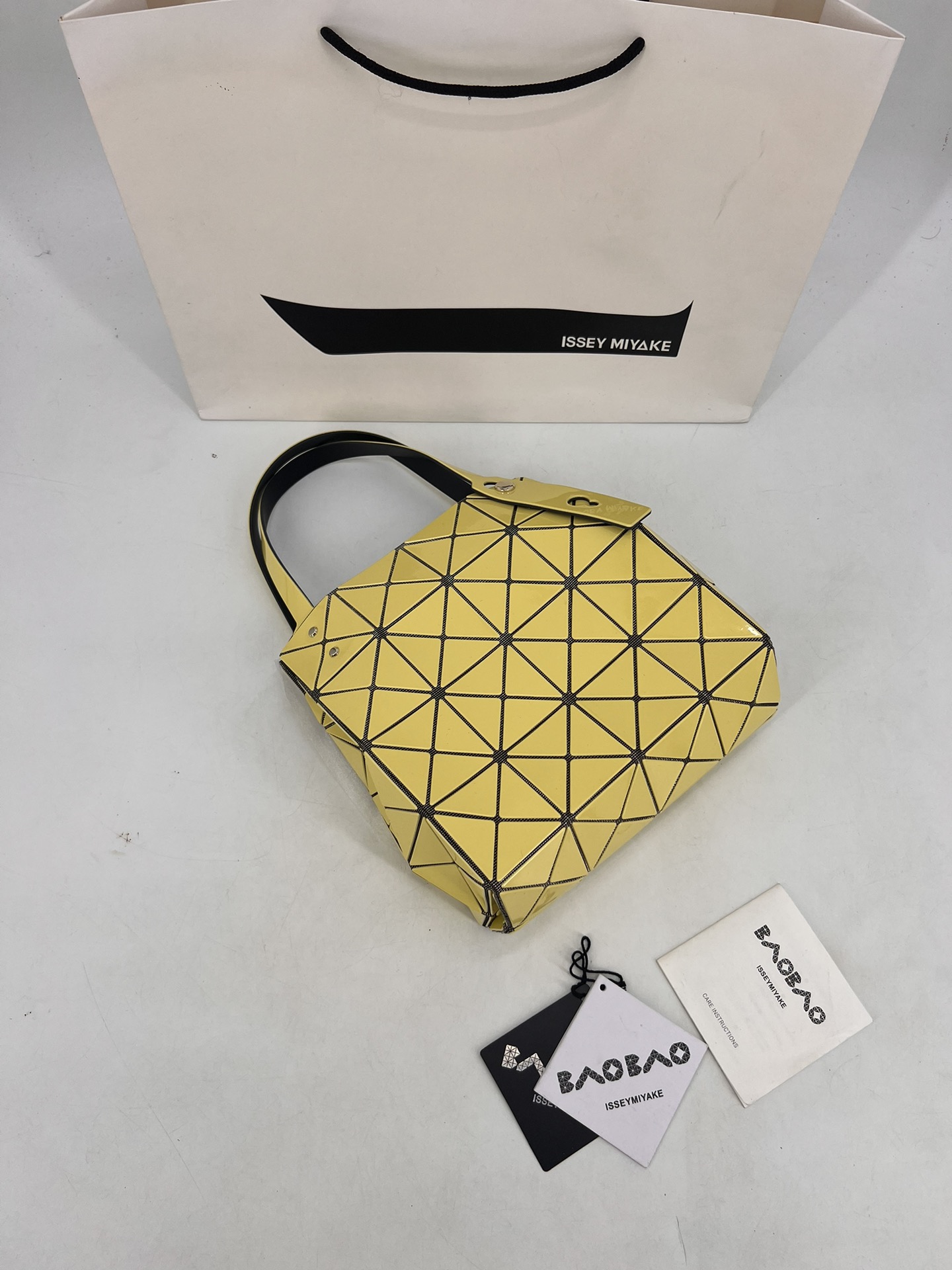 Issey Miyake ～三宅一生 9月新款钻石方盒包大小号 新系列CARAT让人想起宝石的雕刻切割