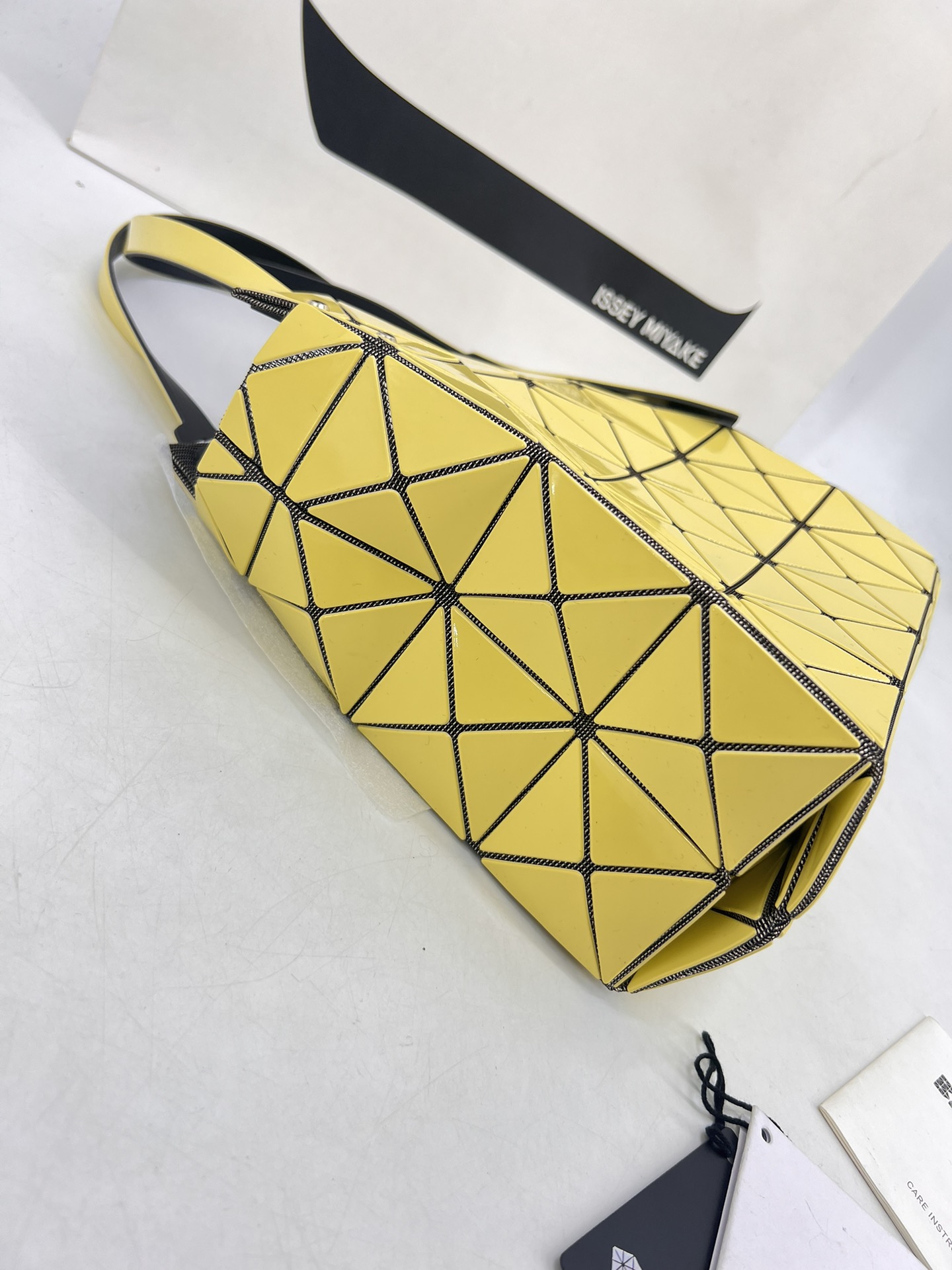 Issey Miyake ～三宅一生 9月新款钻石方盒包大小号 新系列CARAT让人想起宝石的雕刻切割