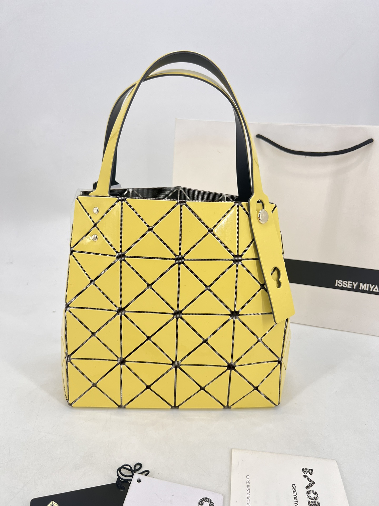 Issey Miyake ～三宅一生 9月新款钻石方盒包大小号 新系列CARAT让人想起宝石的雕刻切割