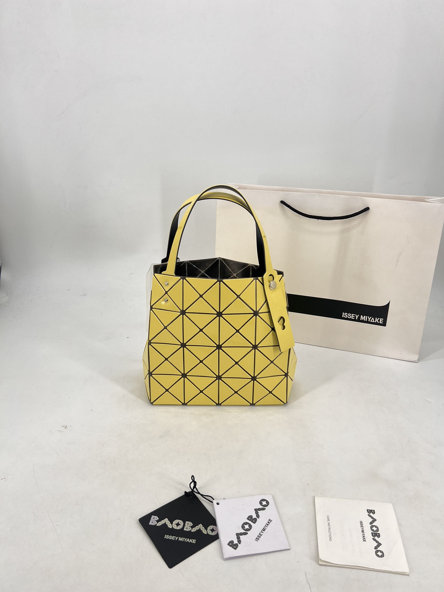 Issey Miyake ～三宅一生 9月新款钻石方盒包大小号 新系列CARAT让人想起宝石的雕刻切割