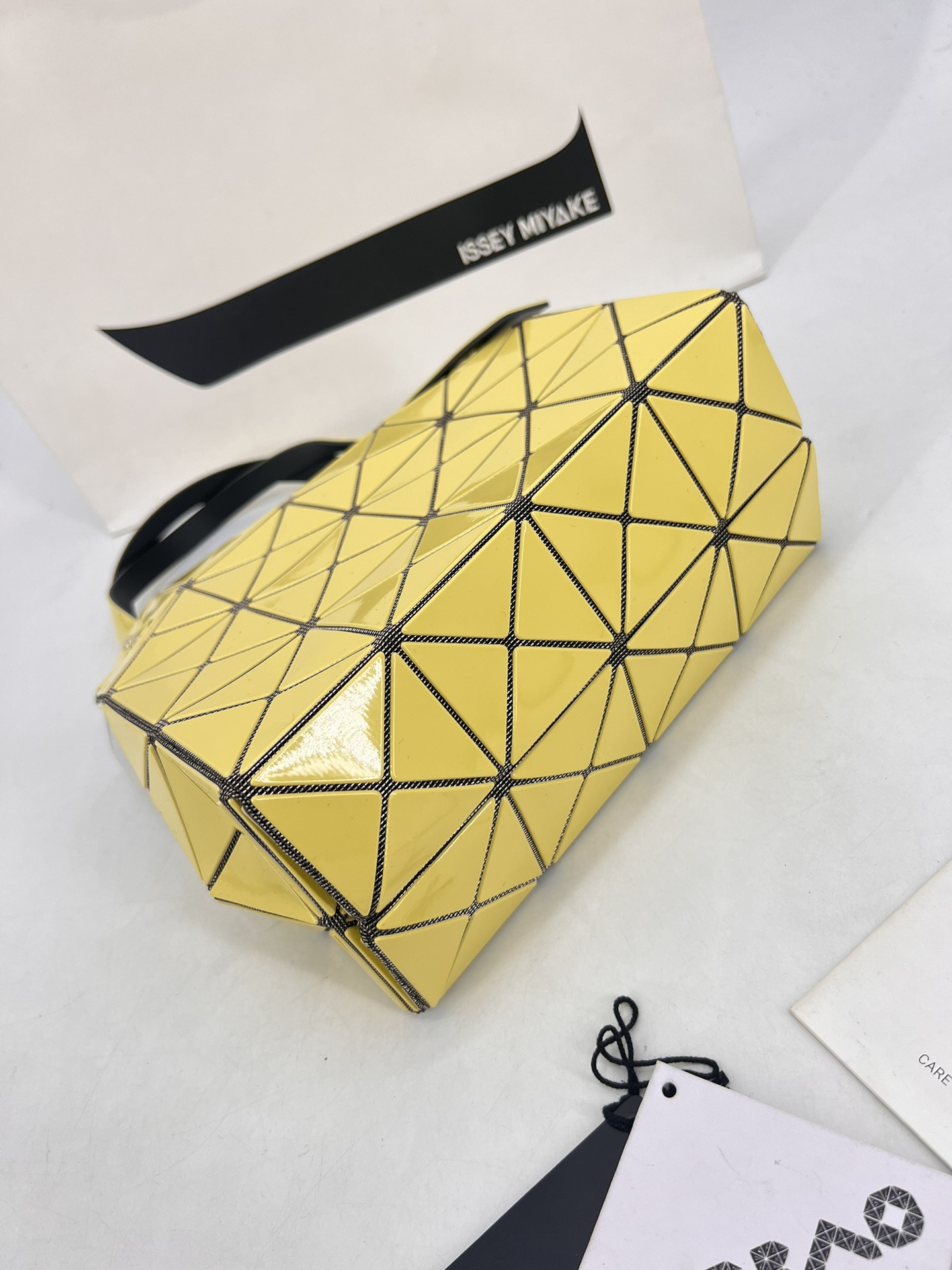 Issey Miyake ～三宅一生 9月新款钻石方盒包大小号 新系列CARAT让人想起宝石的雕刻切割