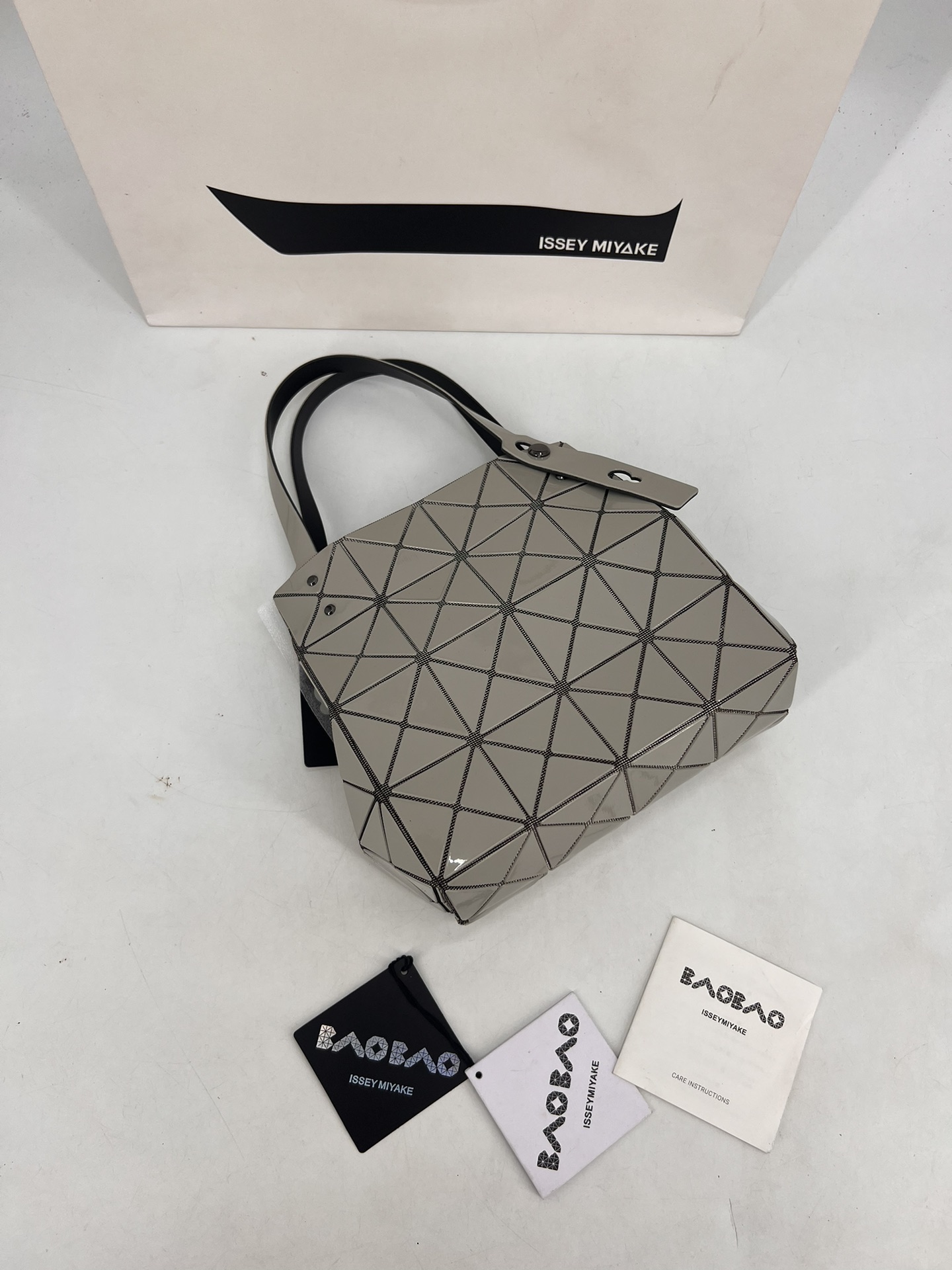 Issey Miyake ～三宅一生 9月新款钻石方盒包大小号 新系列CARAT让人想起宝石的雕刻切割