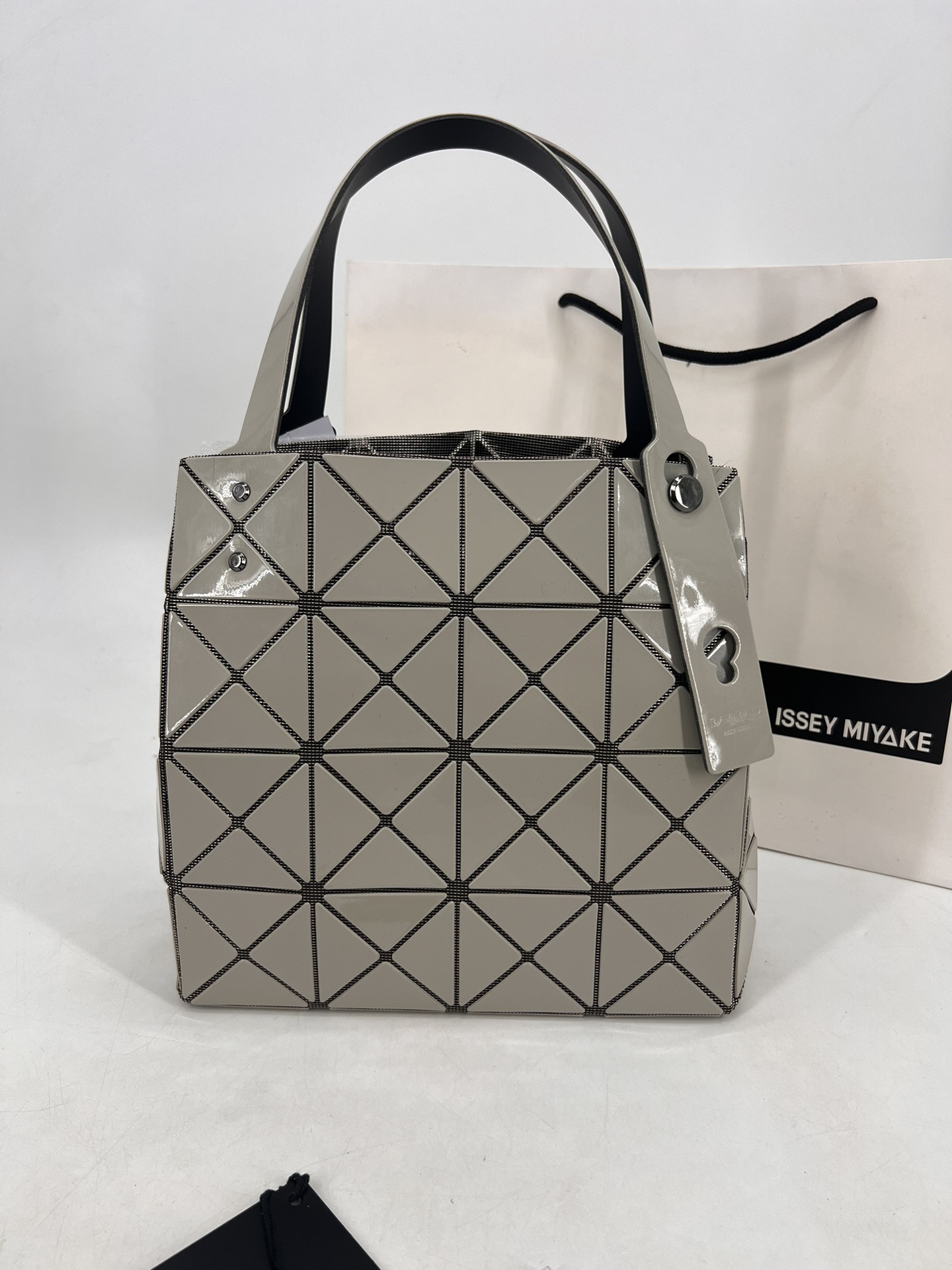 Issey Miyake ～三宅一生 9月新款钻石方盒包大小号 新系列CARAT让人想起宝石的雕刻切割